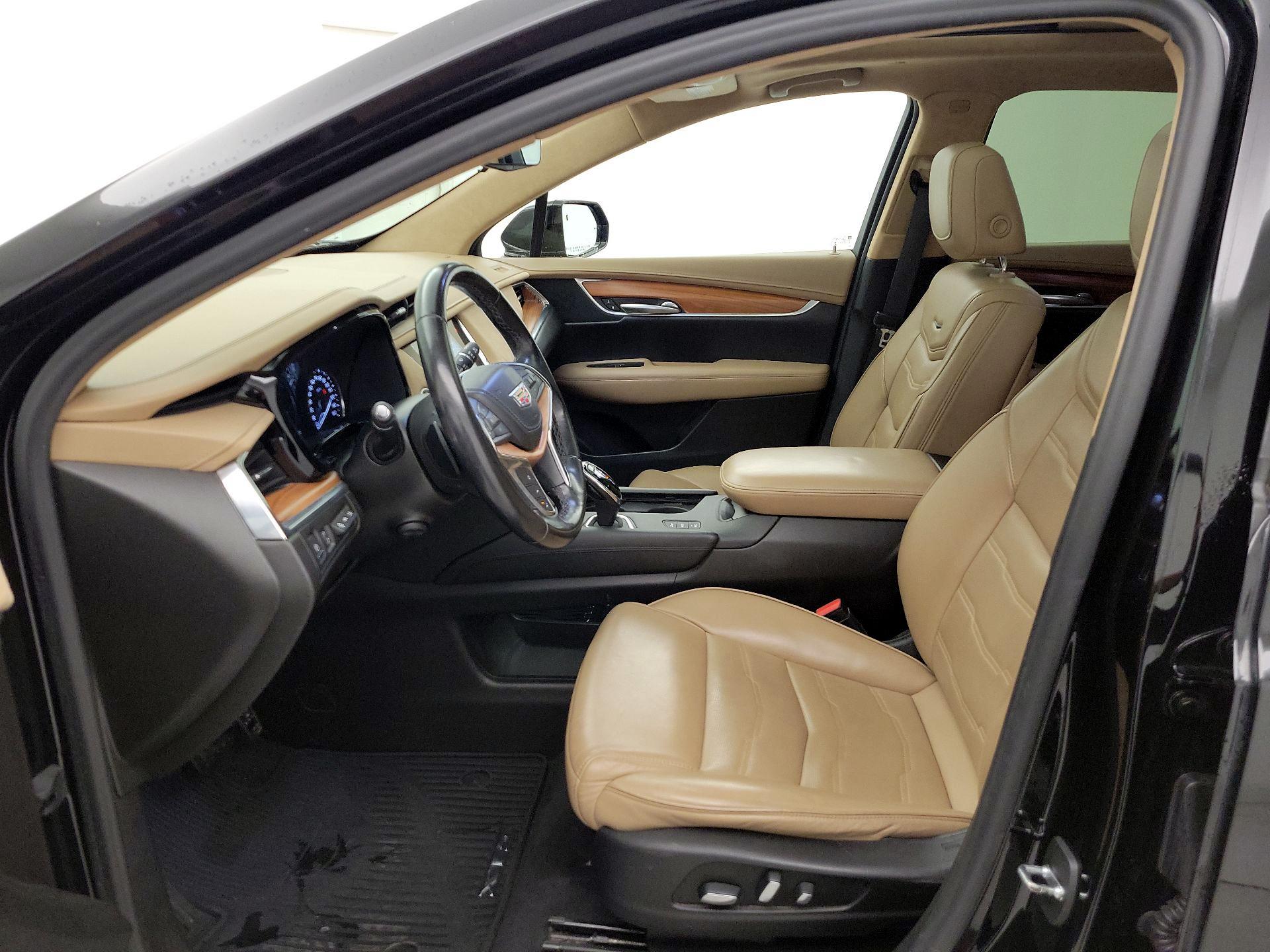 Thumbnail: 2018 Cadillac XT5 - 11