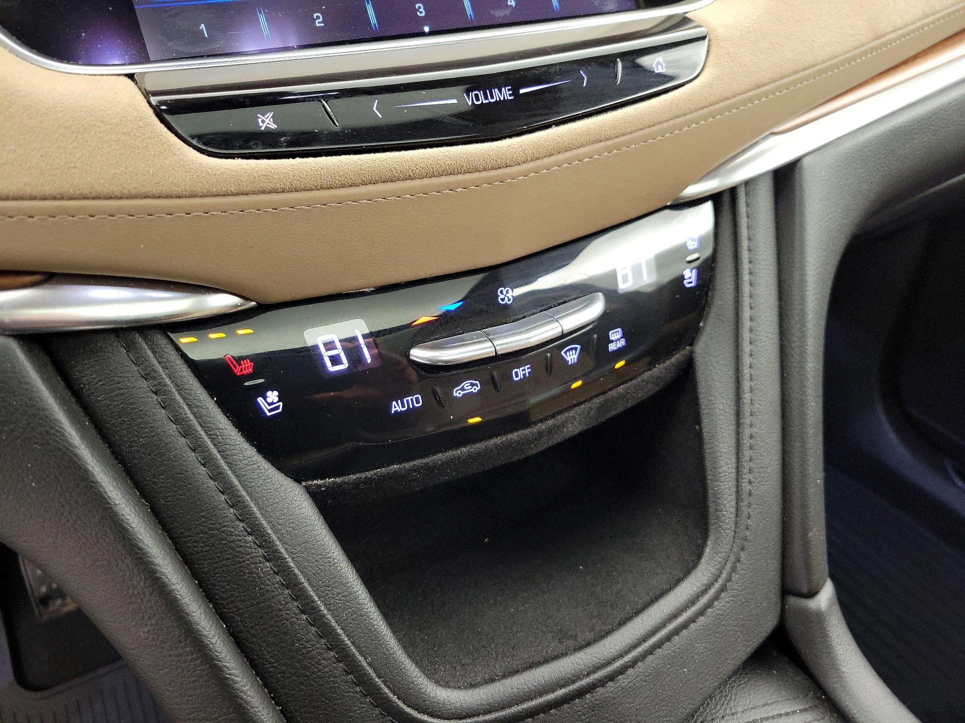 Thumbnail: 2018 Cadillac XT5 - 17