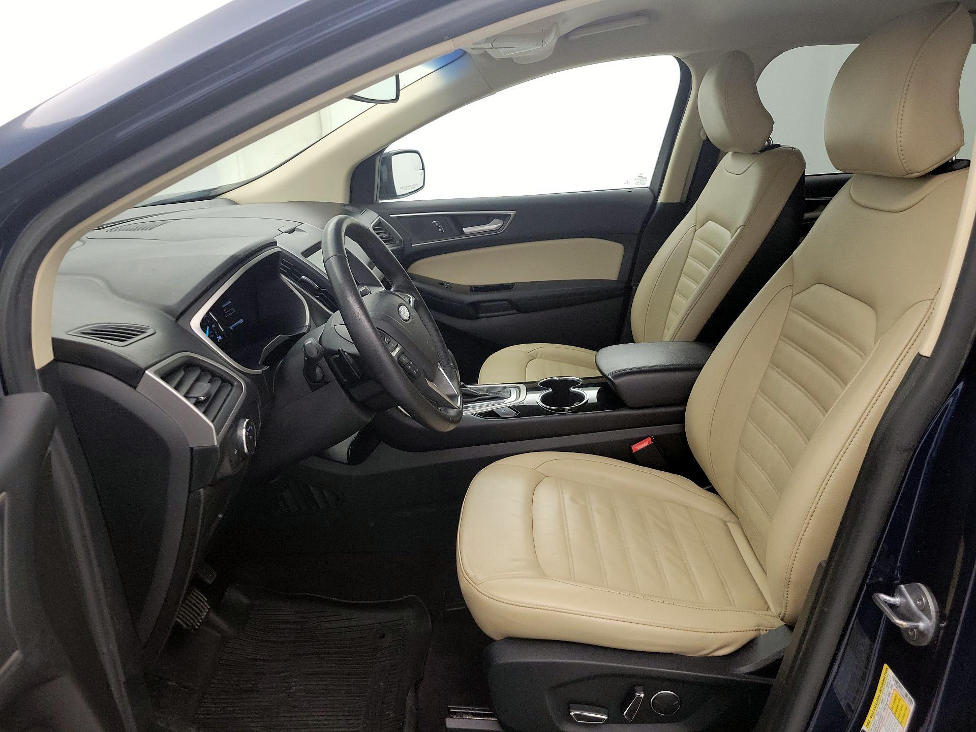 Thumbnail: 2017 Ford Edge - 11