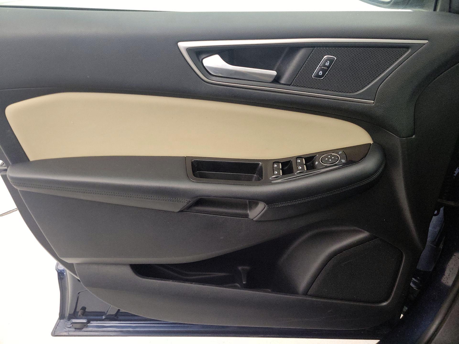 Thumbnail: 2017 Ford Edge - 12