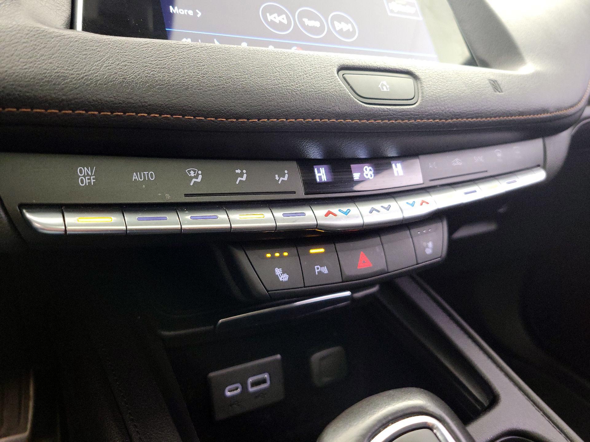 Thumbnail: 2019 Cadillac XT4 - 16