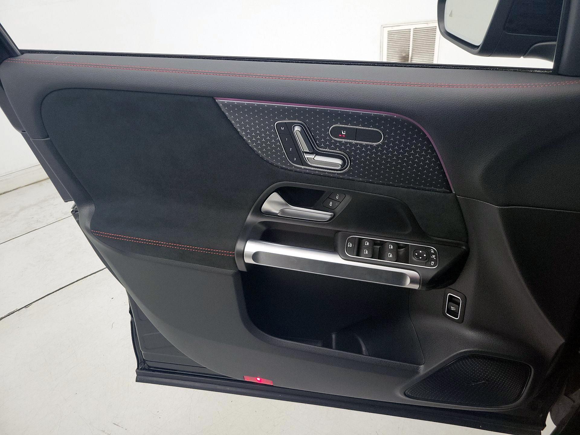 Thumbnail: 2024 Mercedes-Benz EQB - 12