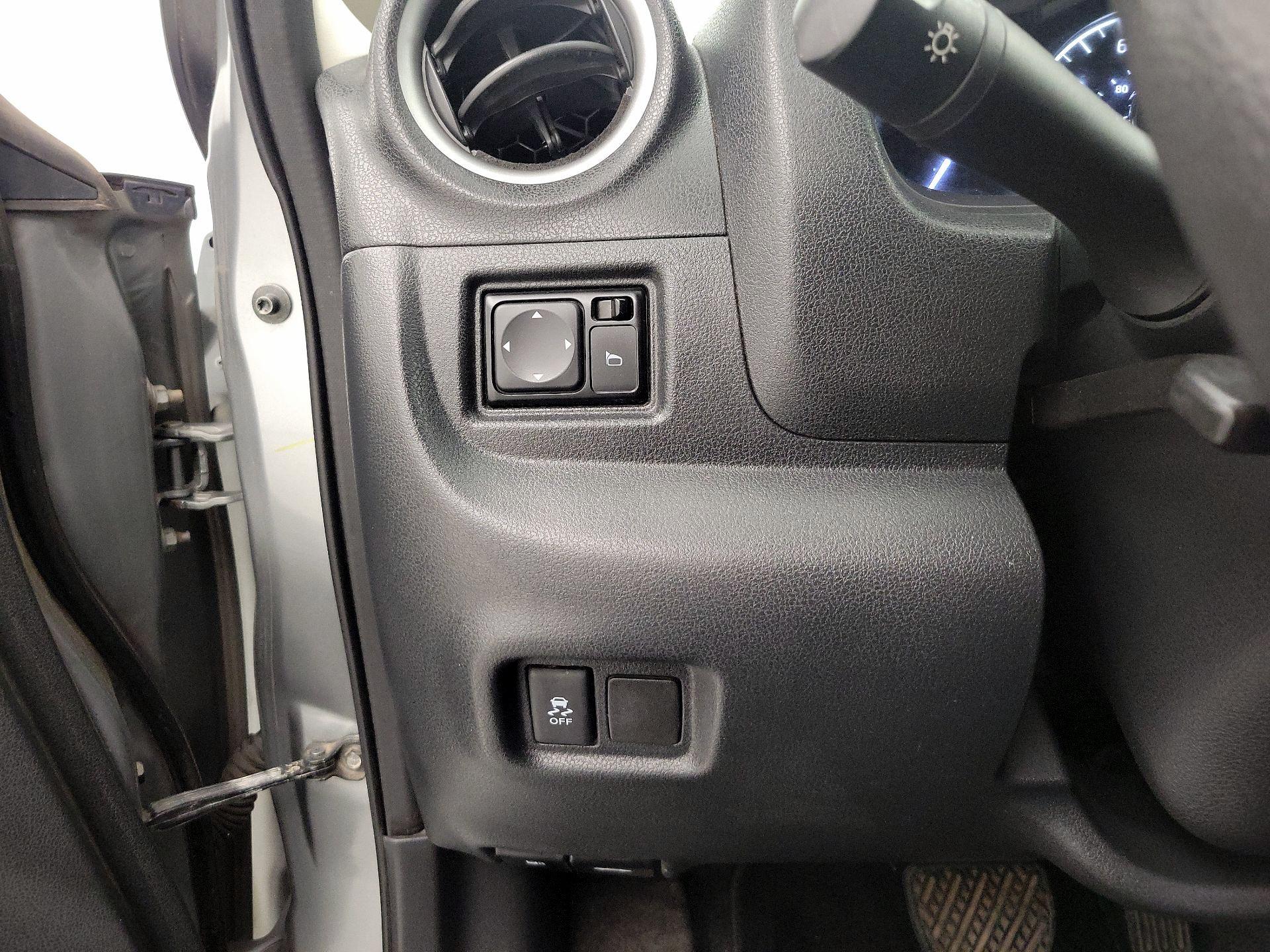 Thumbnail: 2015 Nissan Versa Note - 13