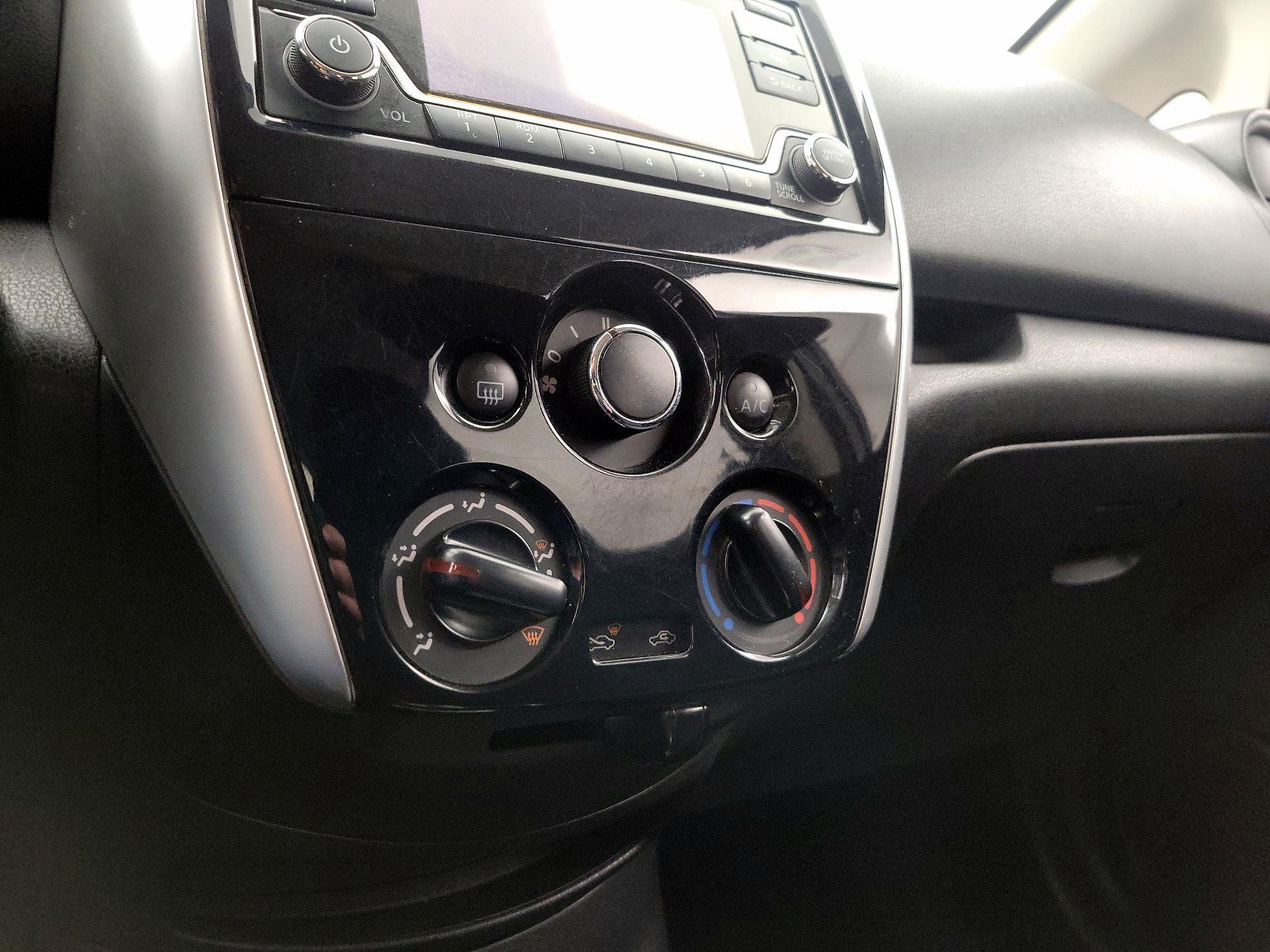 Thumbnail: 2015 Nissan Versa Note - 16