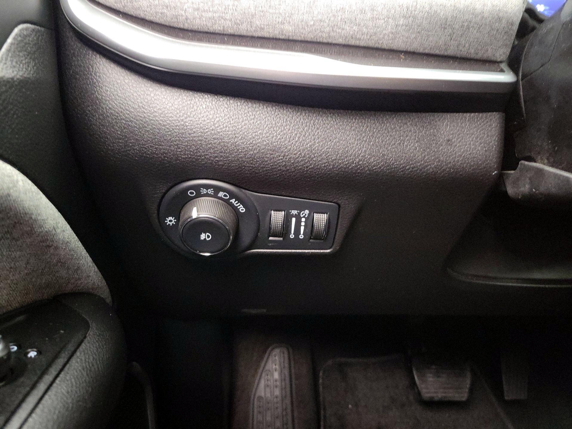 Thumbnail: 2022 Jeep Compass - 13