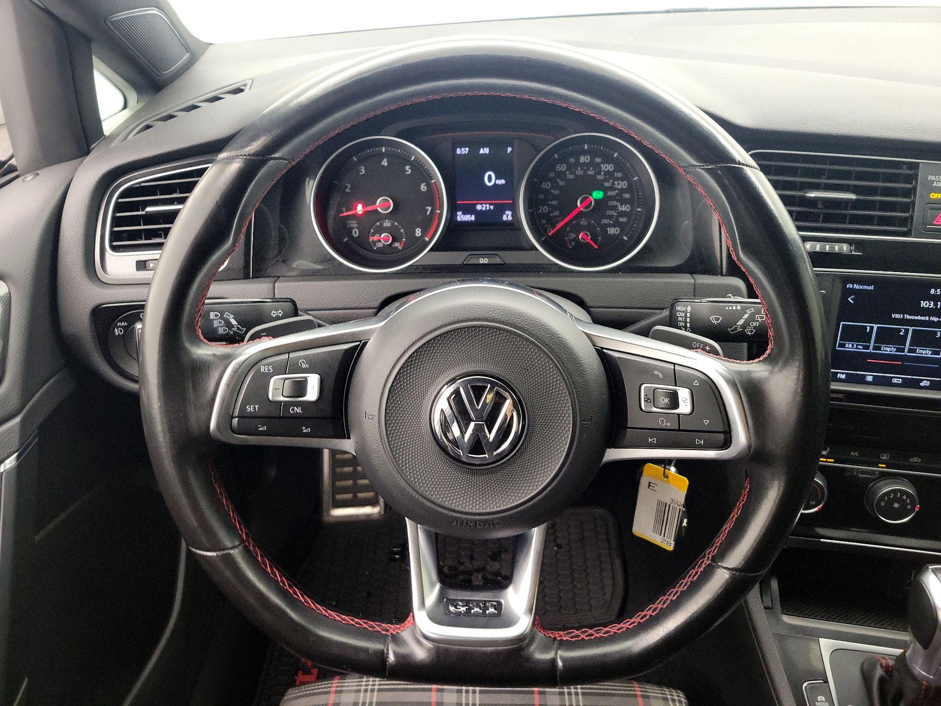 Thumbnail: 2017 Volkswagen Golf - 10