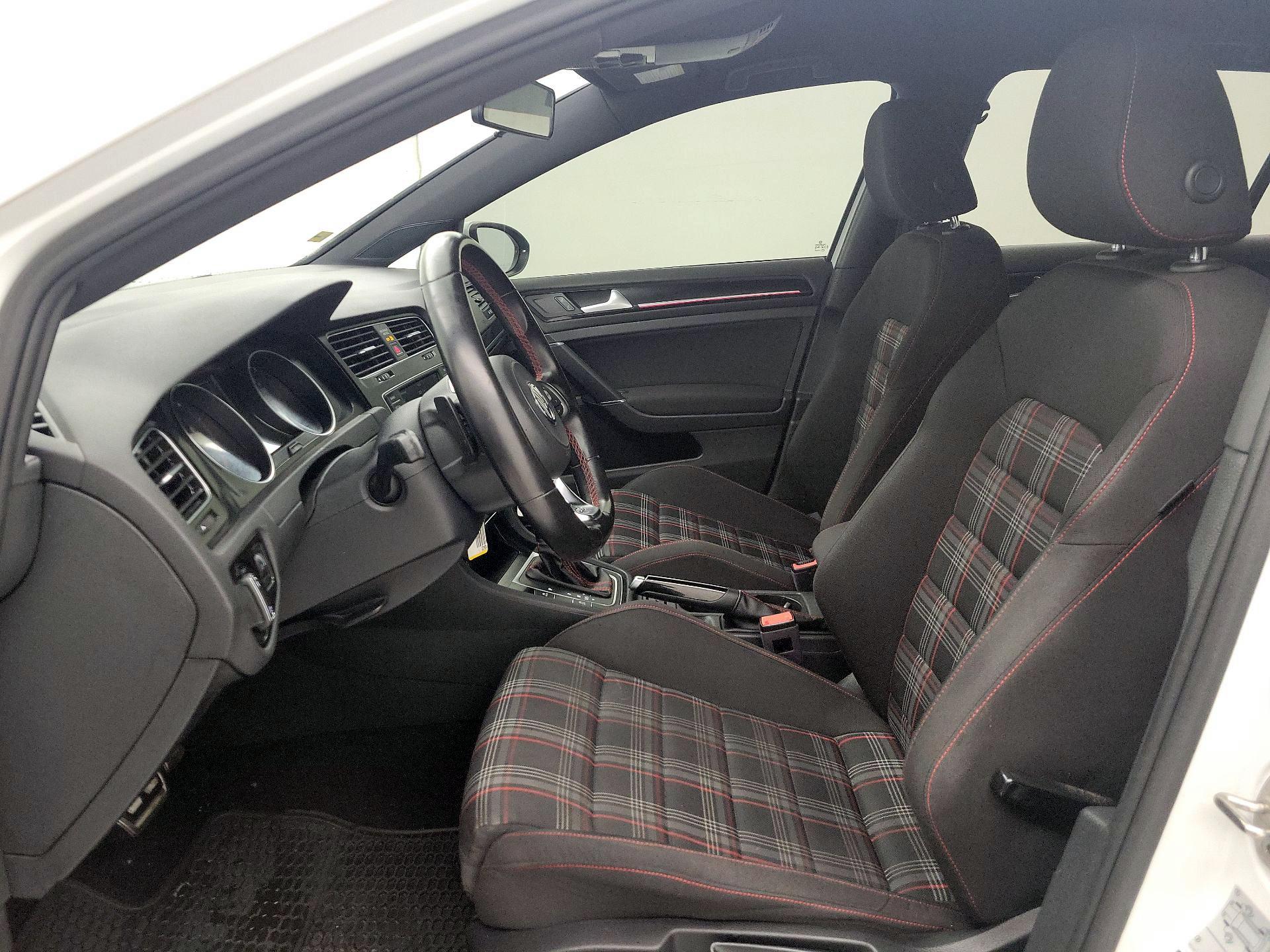 Thumbnail: 2017 Volkswagen Golf - 11