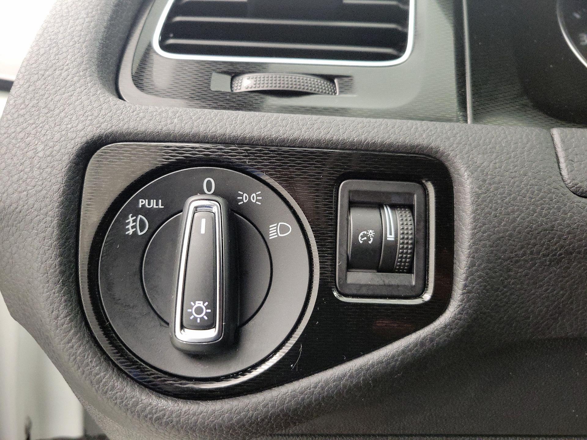 Thumbnail: 2017 Volkswagen Golf - 13