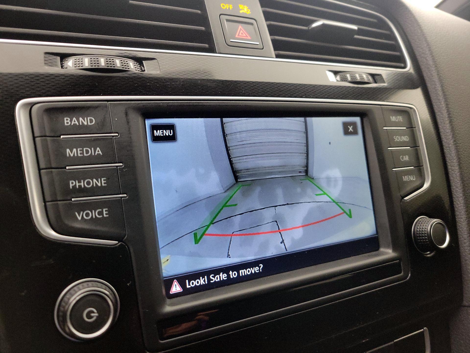 Thumbnail: 2017 Volkswagen Golf - 14