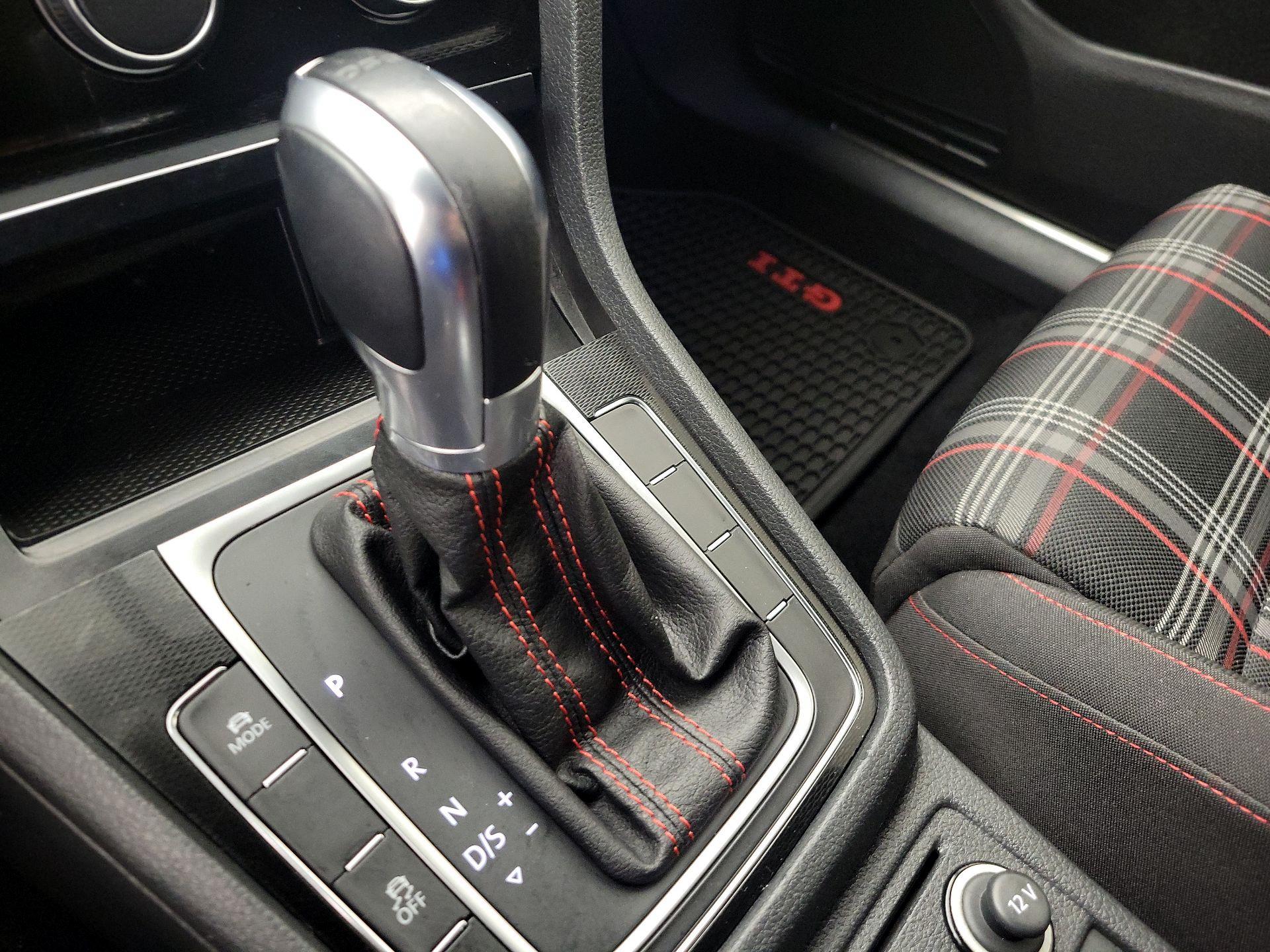 Thumbnail: 2017 Volkswagen Golf - 17