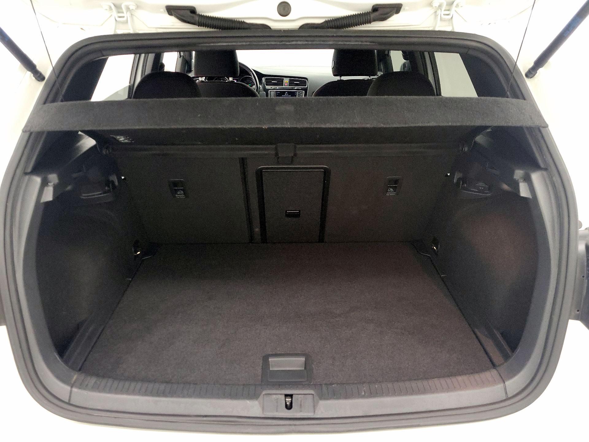 Thumbnail: 2017 Volkswagen Golf - 20