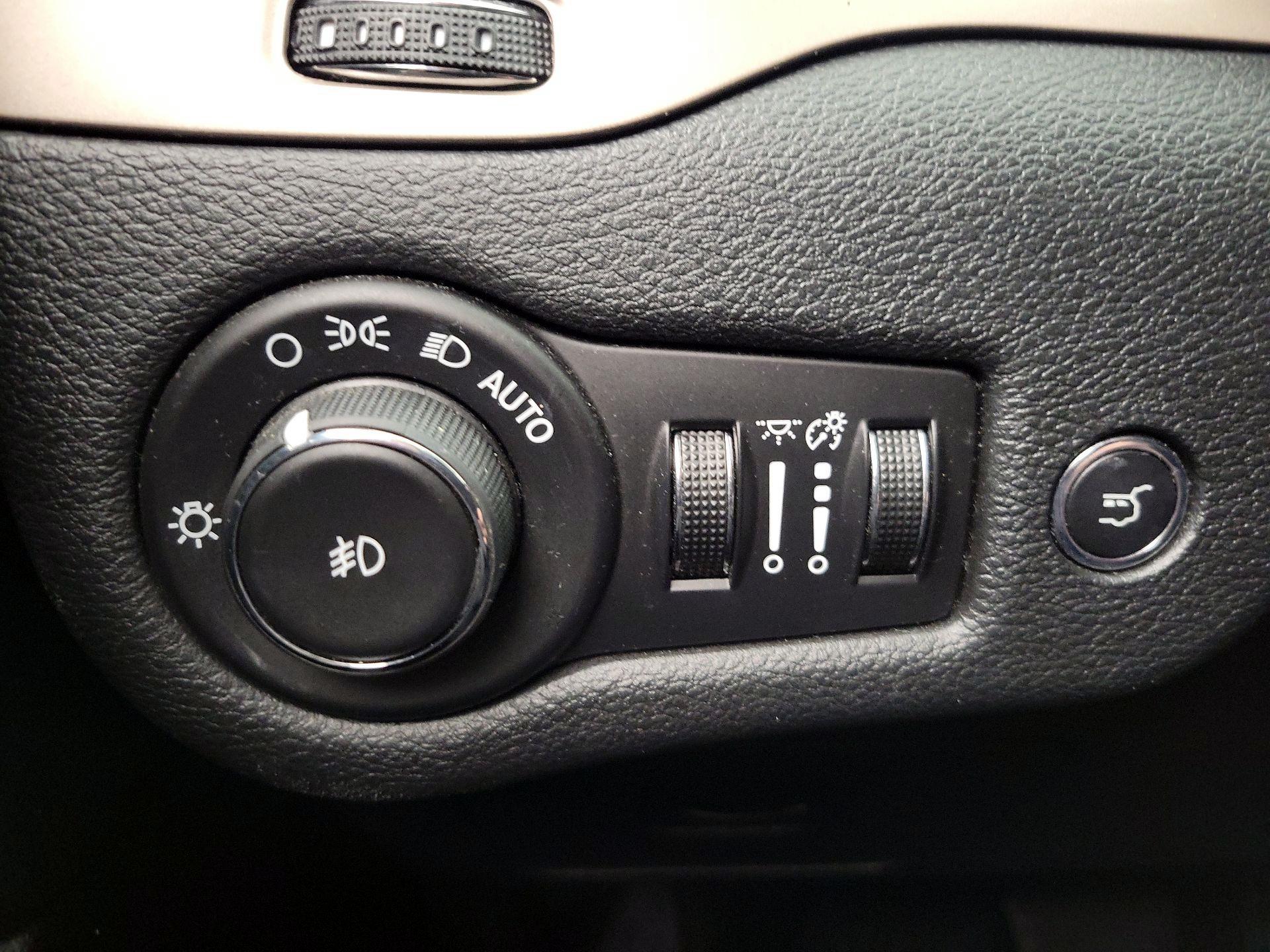 Thumbnail: 2016 Jeep Cherokee - 13