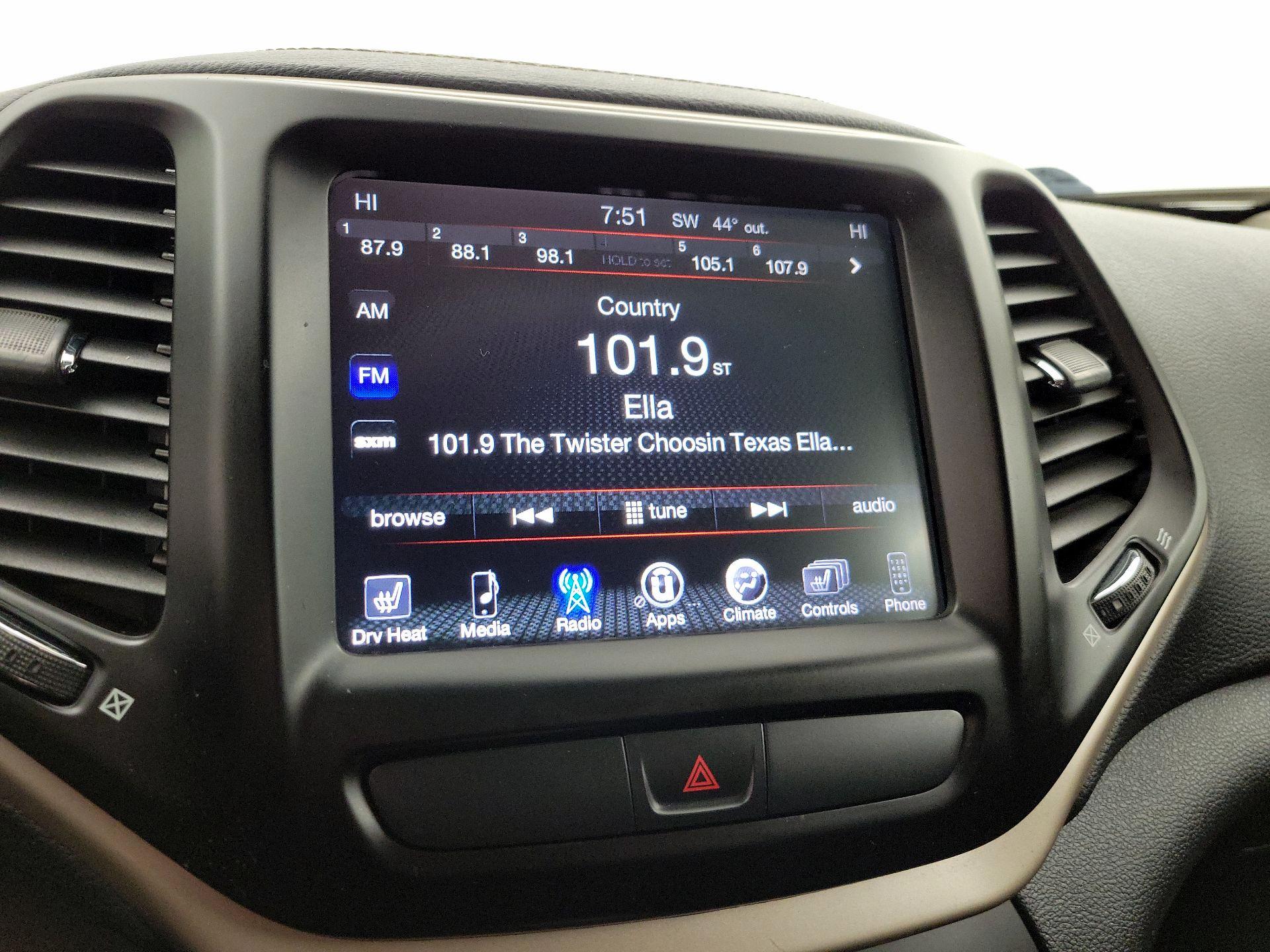 Thumbnail: 2016 Jeep Cherokee - 15