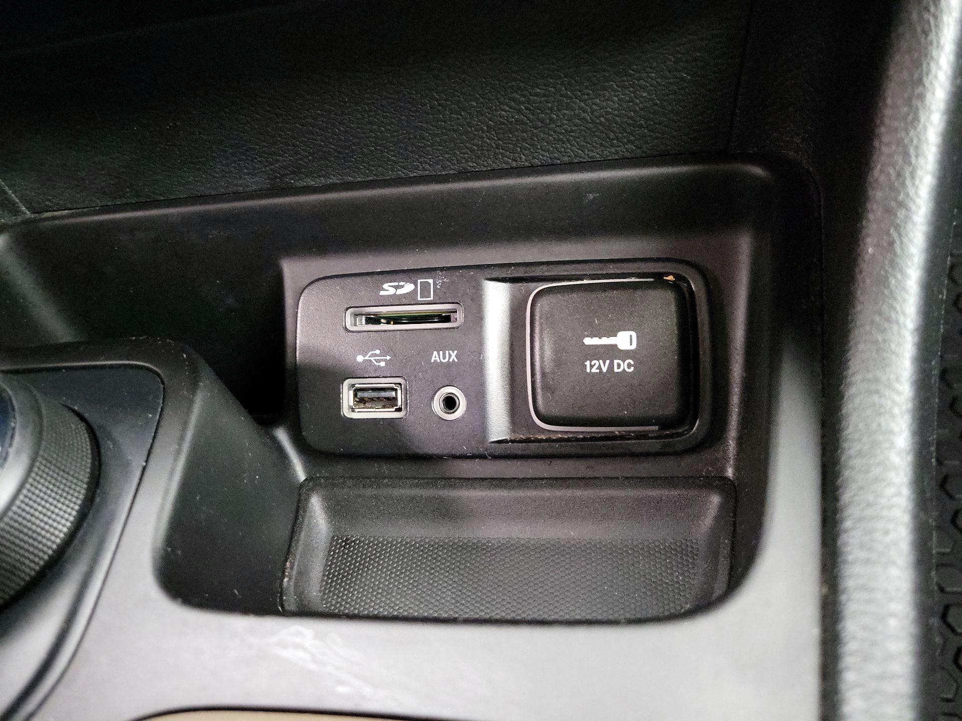 Thumbnail: 2016 Jeep Cherokee - 18