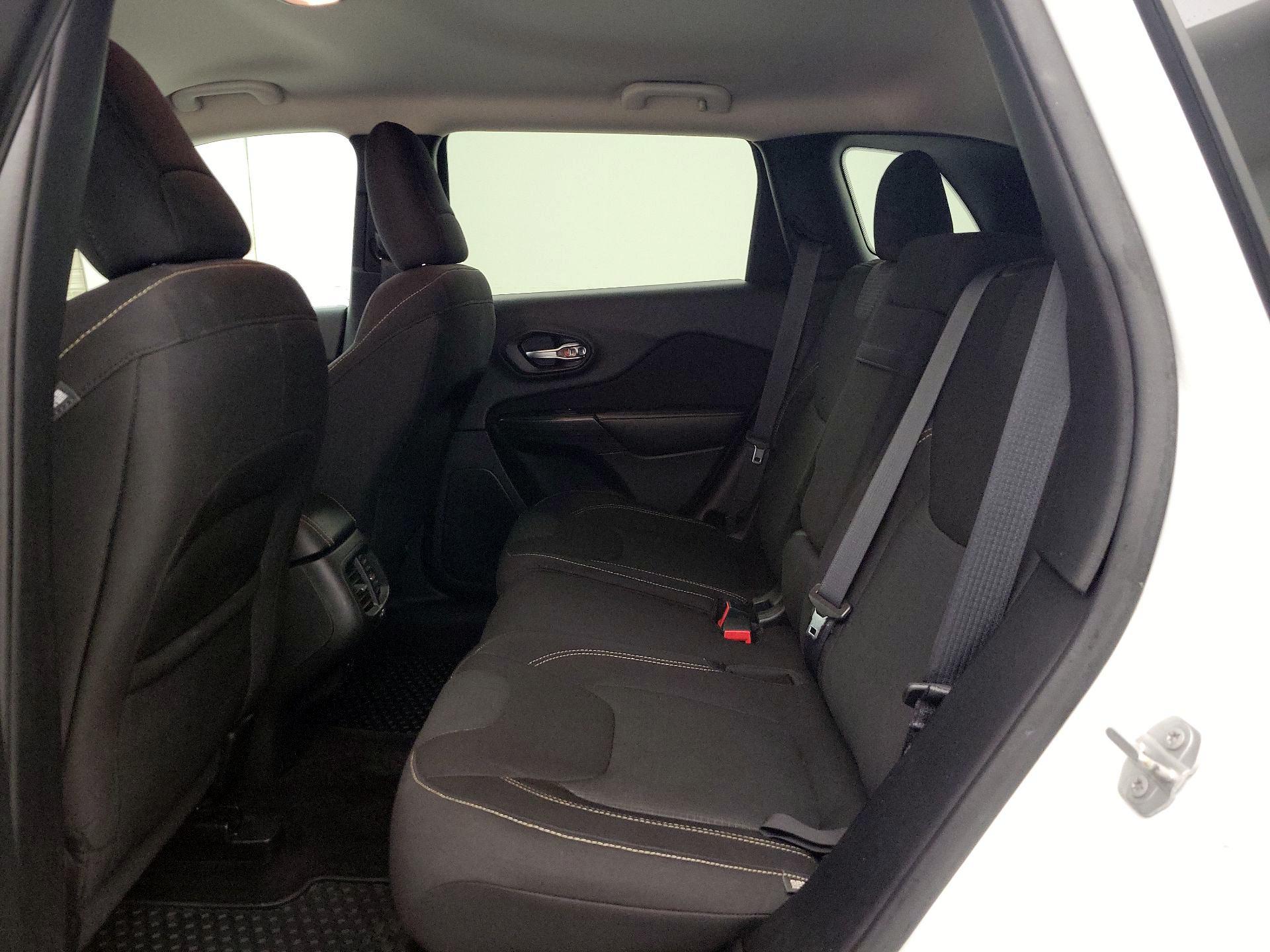 Thumbnail: 2016 Jeep Cherokee - 19