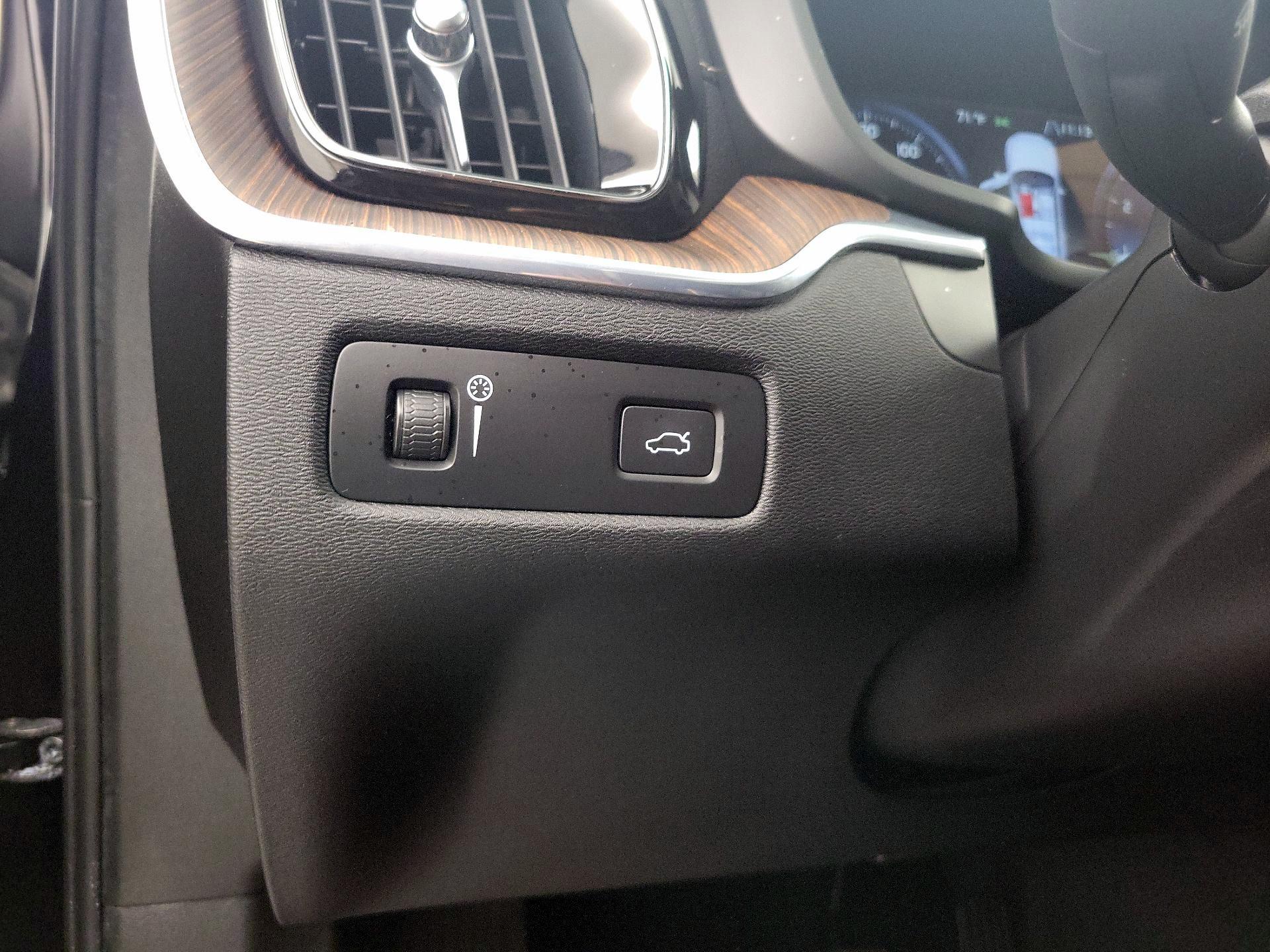 Thumbnail: 2021 Volvo XC60 - 11