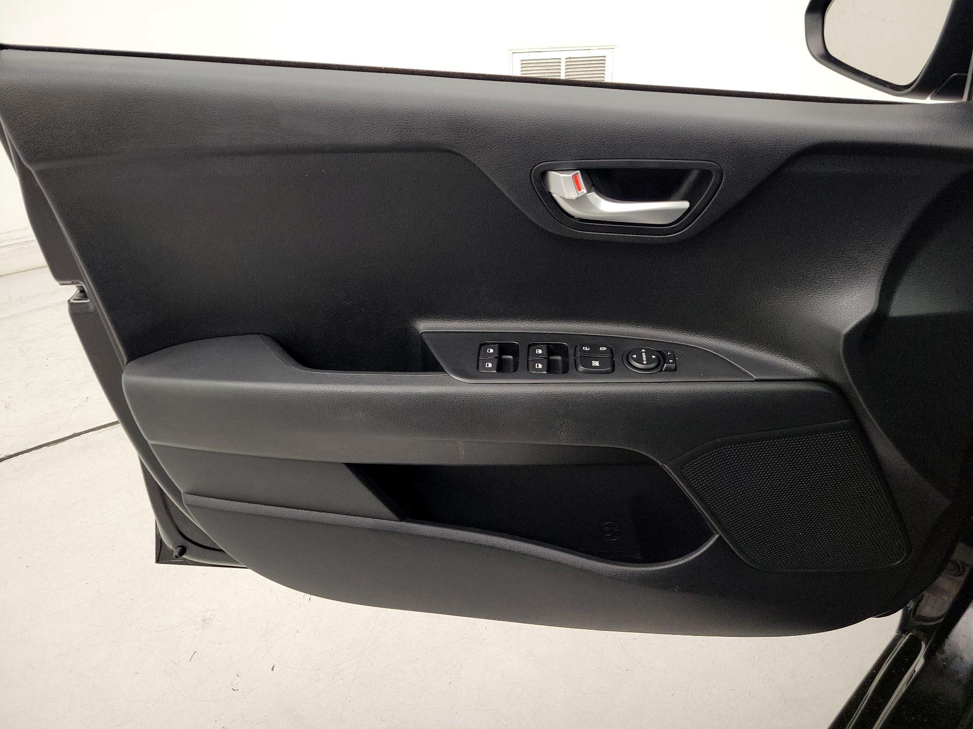 Thumbnail: 2023 Kia Rio - 12