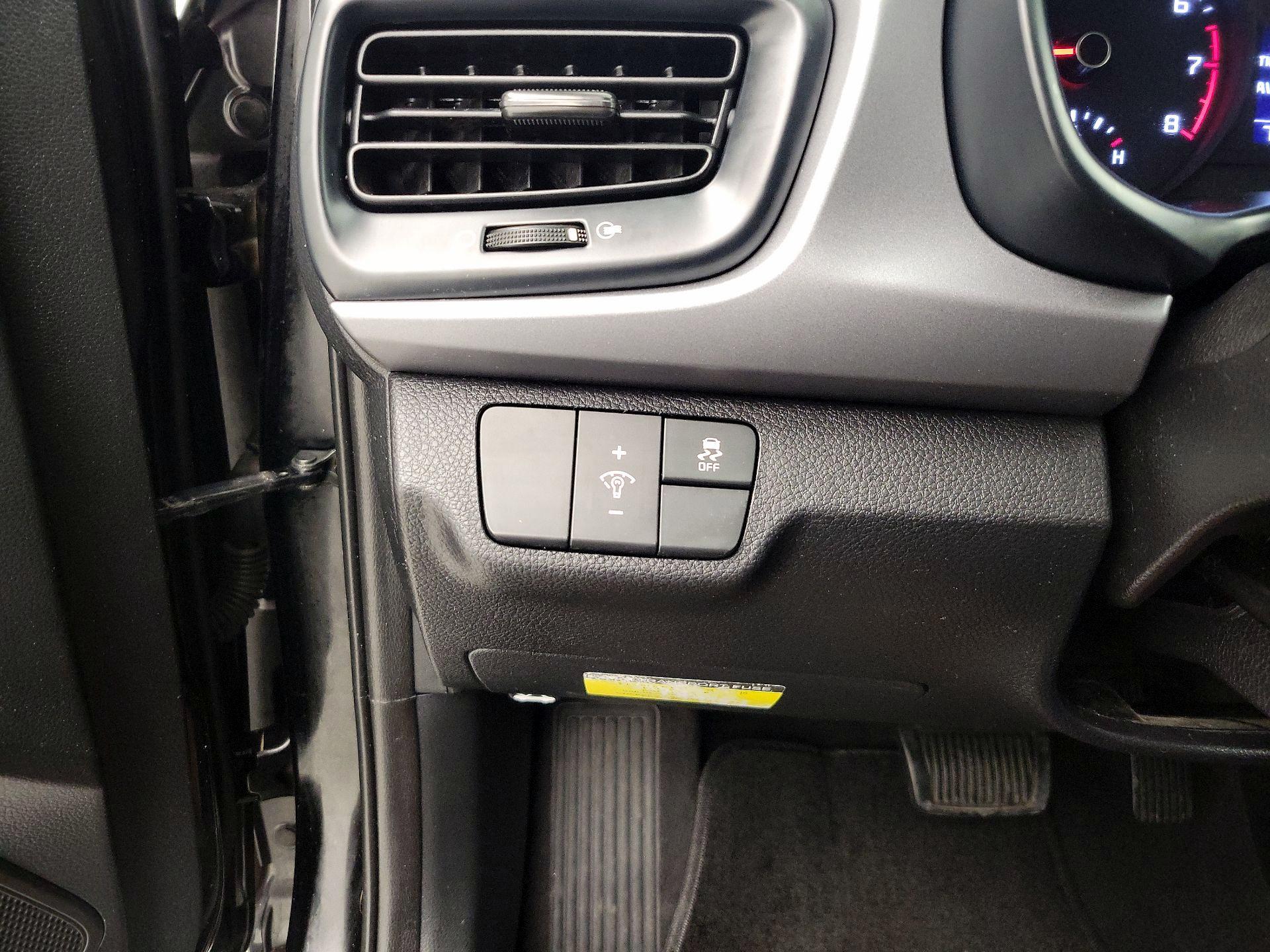 Thumbnail: 2023 Kia Rio - 13