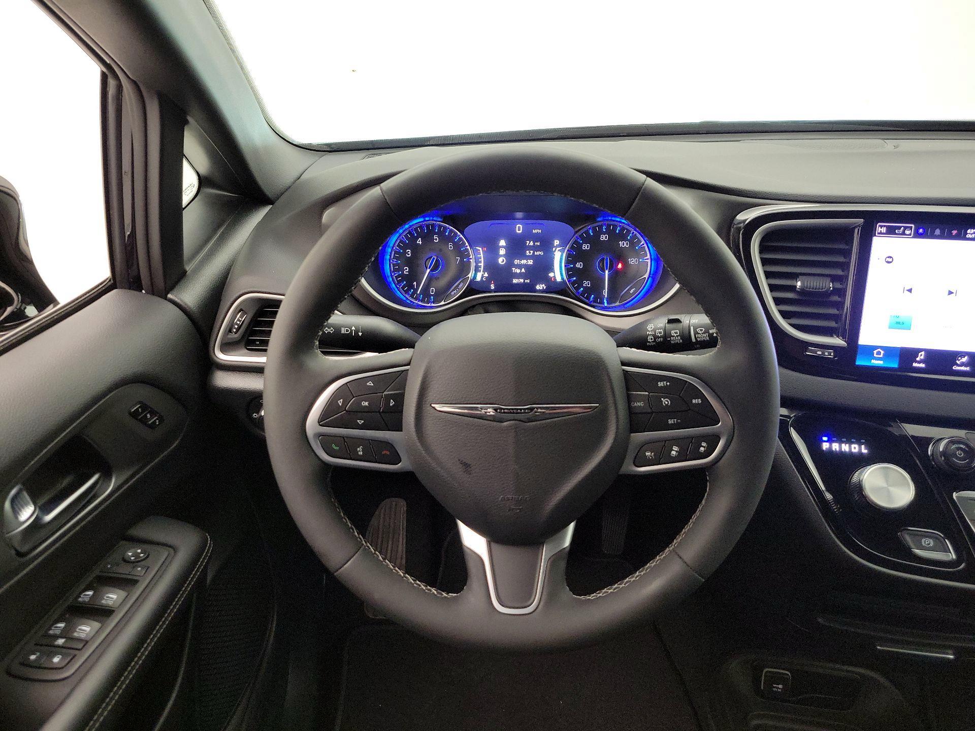 Thumbnail: 2025 Chrysler Pacifica - 10