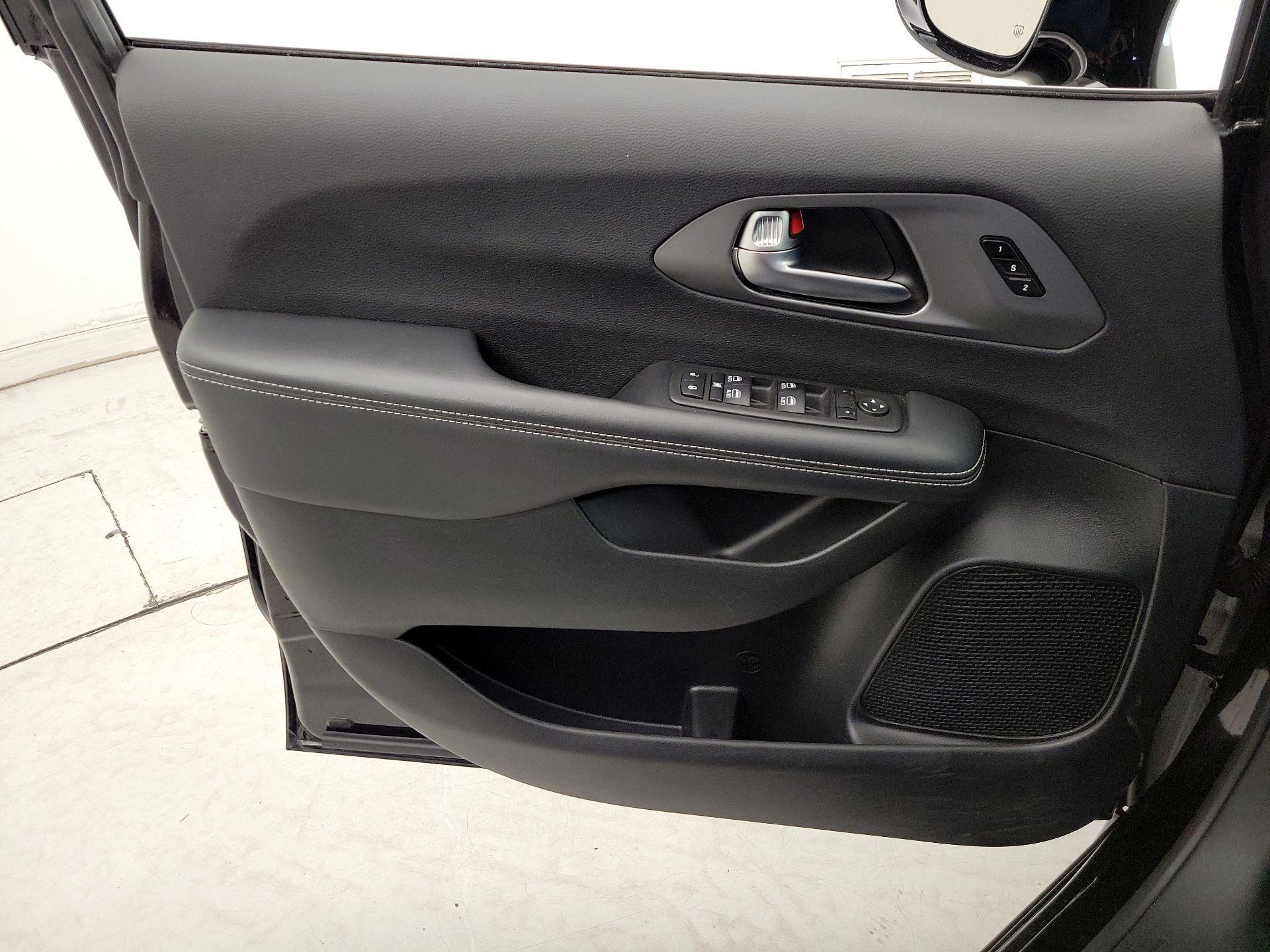 Thumbnail: 2025 Chrysler Pacifica - 12