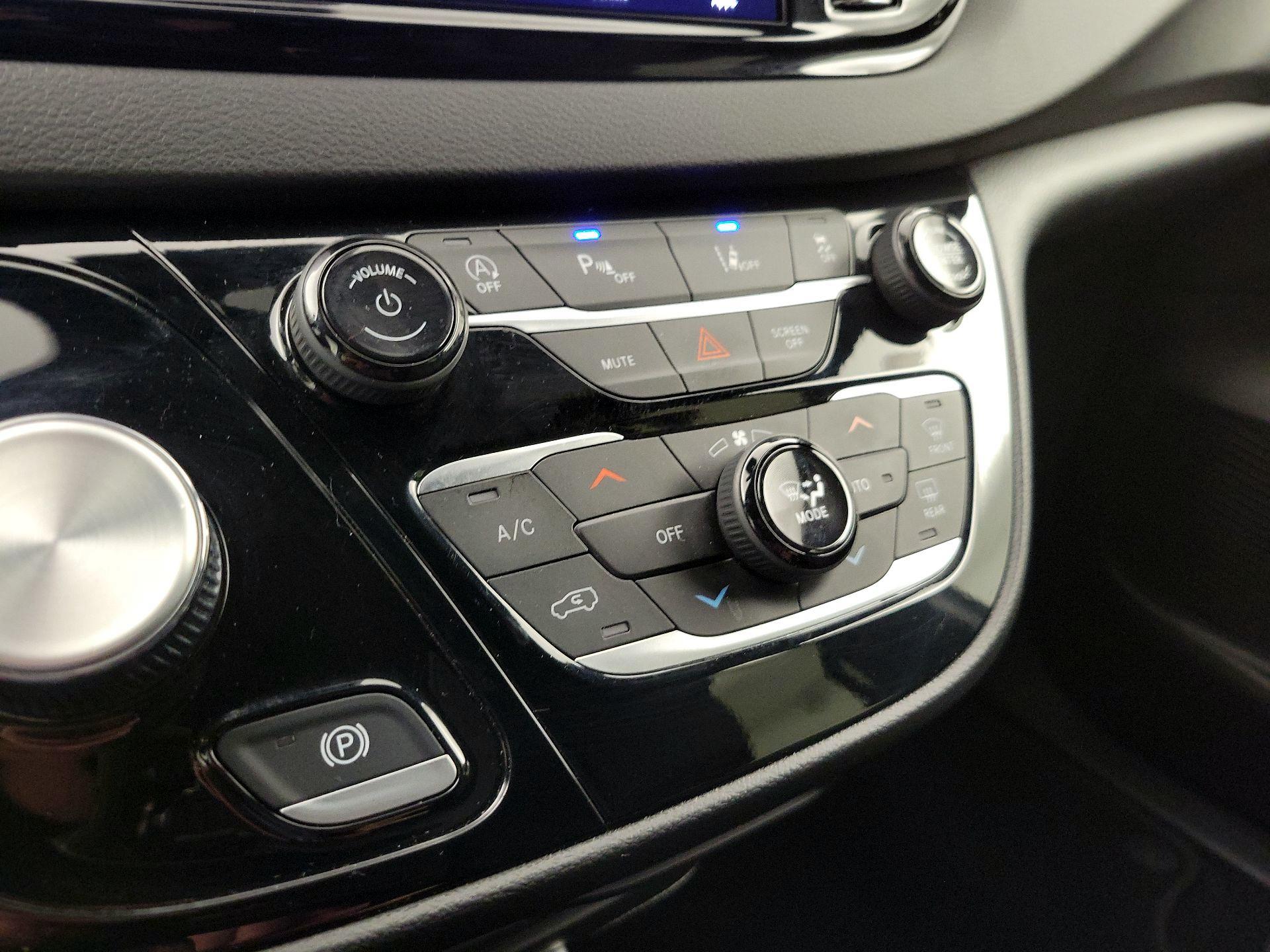 Thumbnail: 2025 Chrysler Pacifica - 16