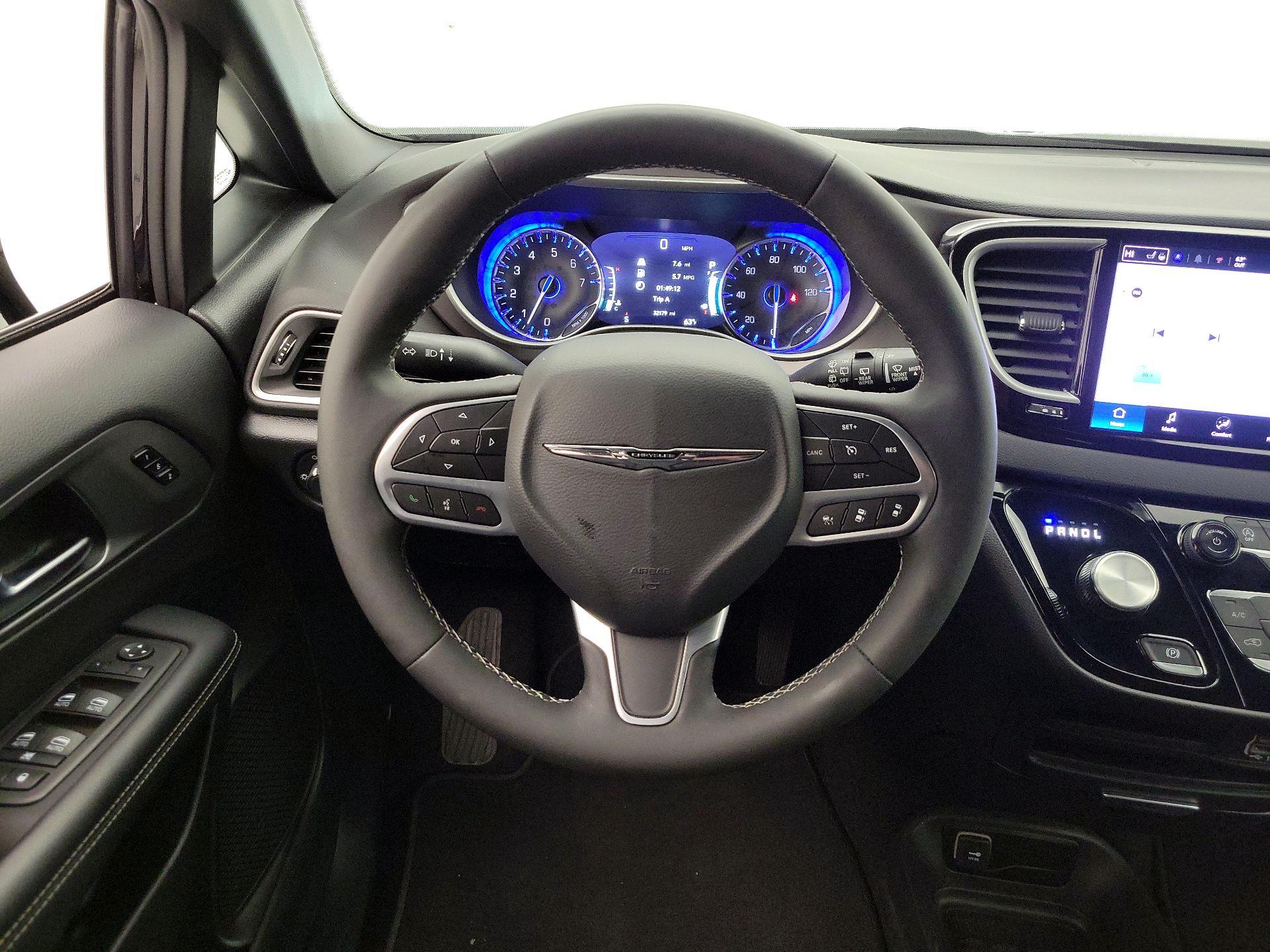 Thumbnail: 2025 Chrysler Pacifica - 19