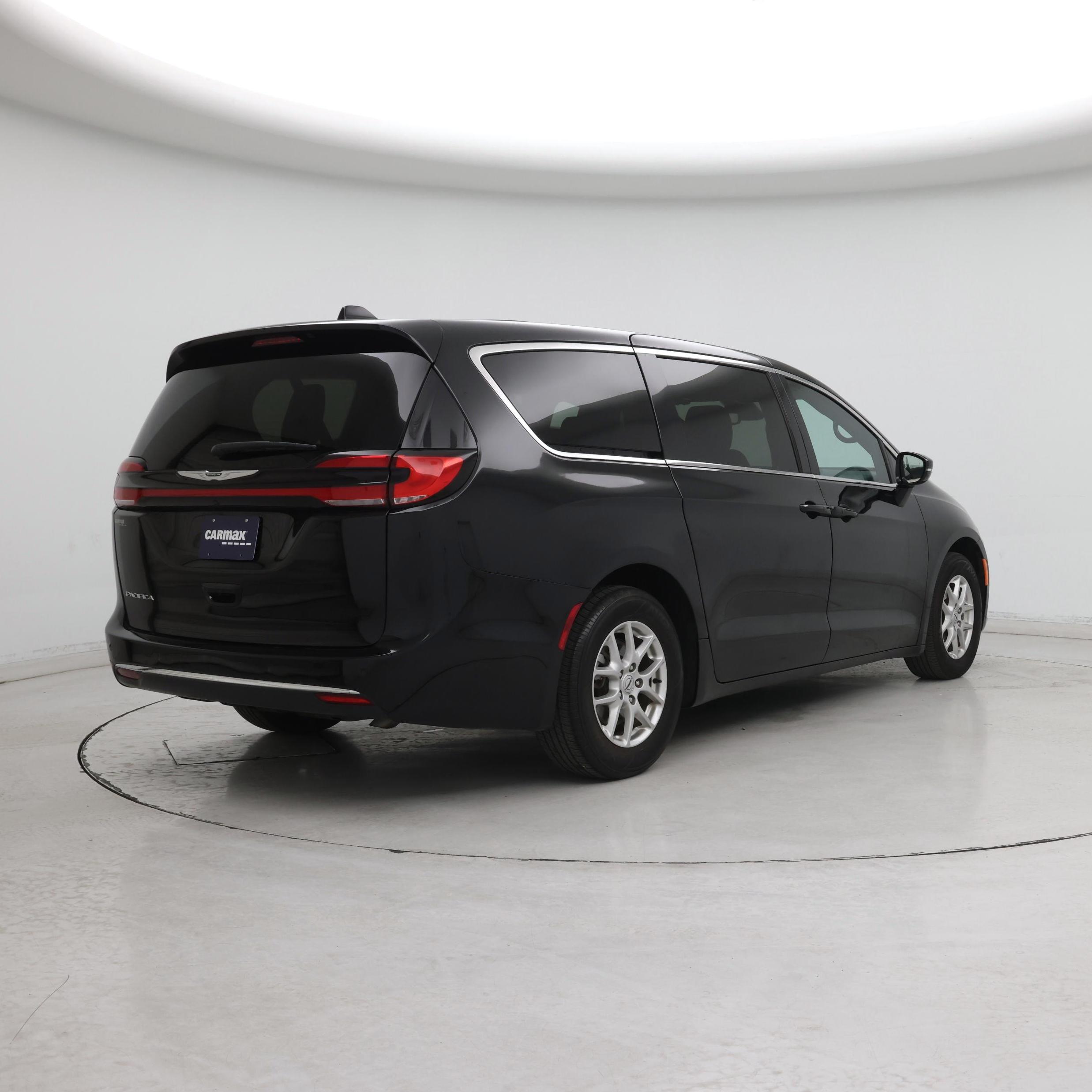 Thumbnail: 2025 Chrysler Pacifica - 8