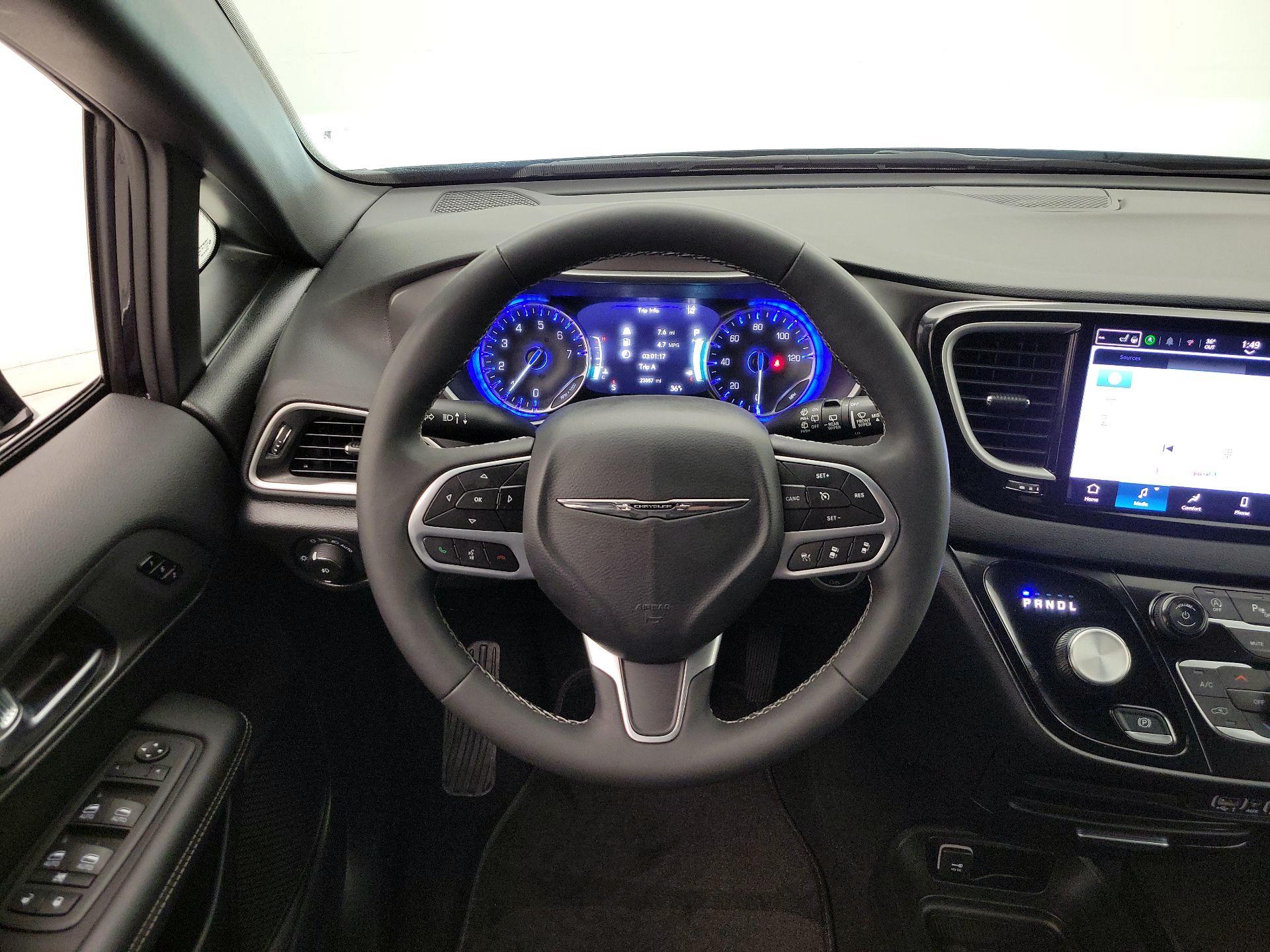 Thumbnail: 2025 Chrysler Pacifica - 10