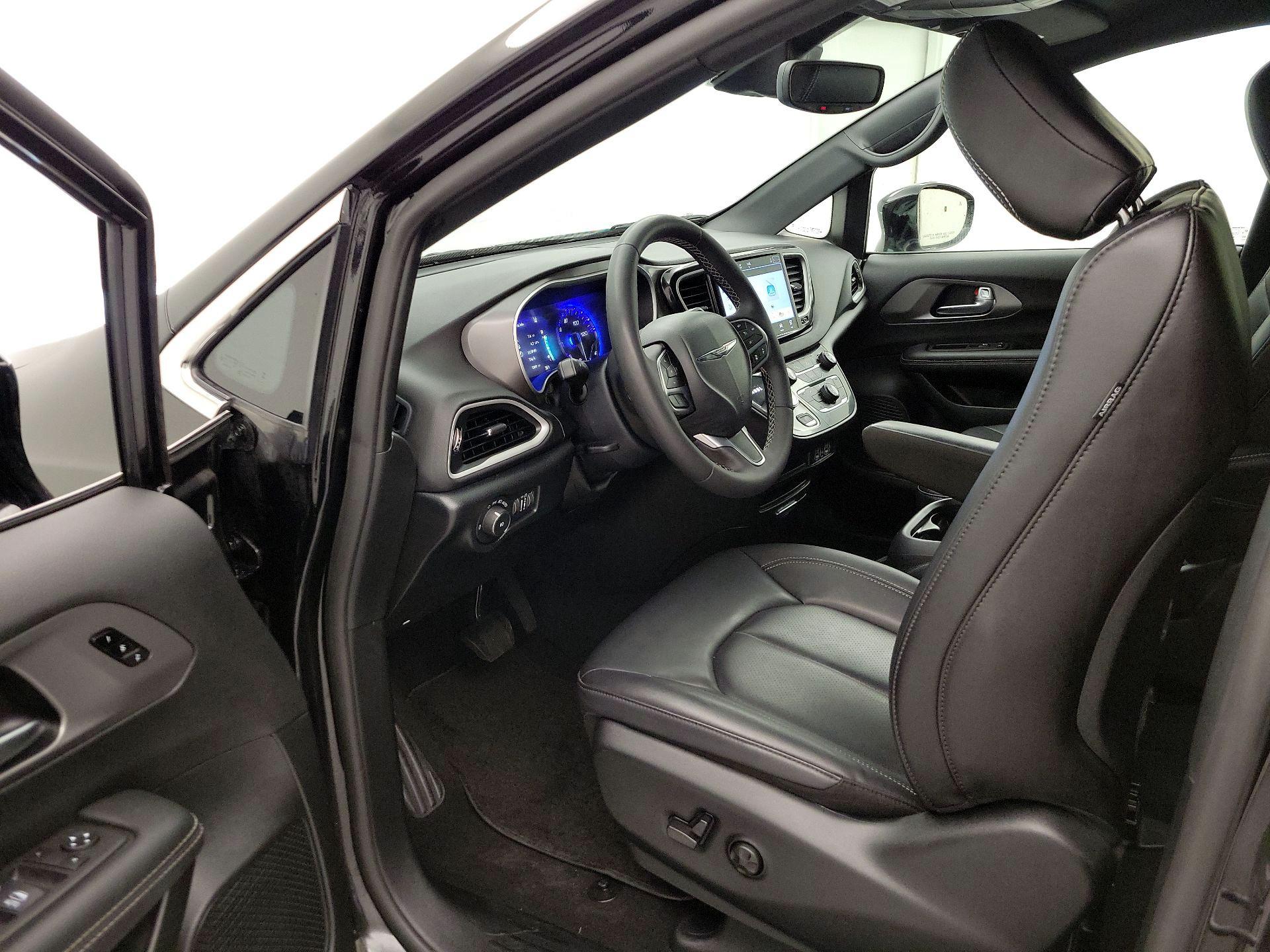 Thumbnail: 2025 Chrysler Pacifica - 11