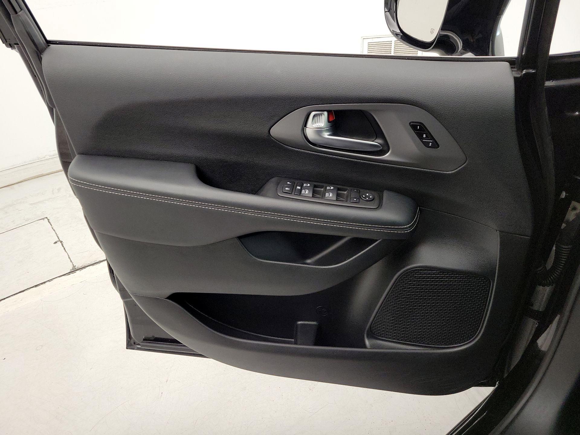 Thumbnail: 2025 Chrysler Pacifica - 12