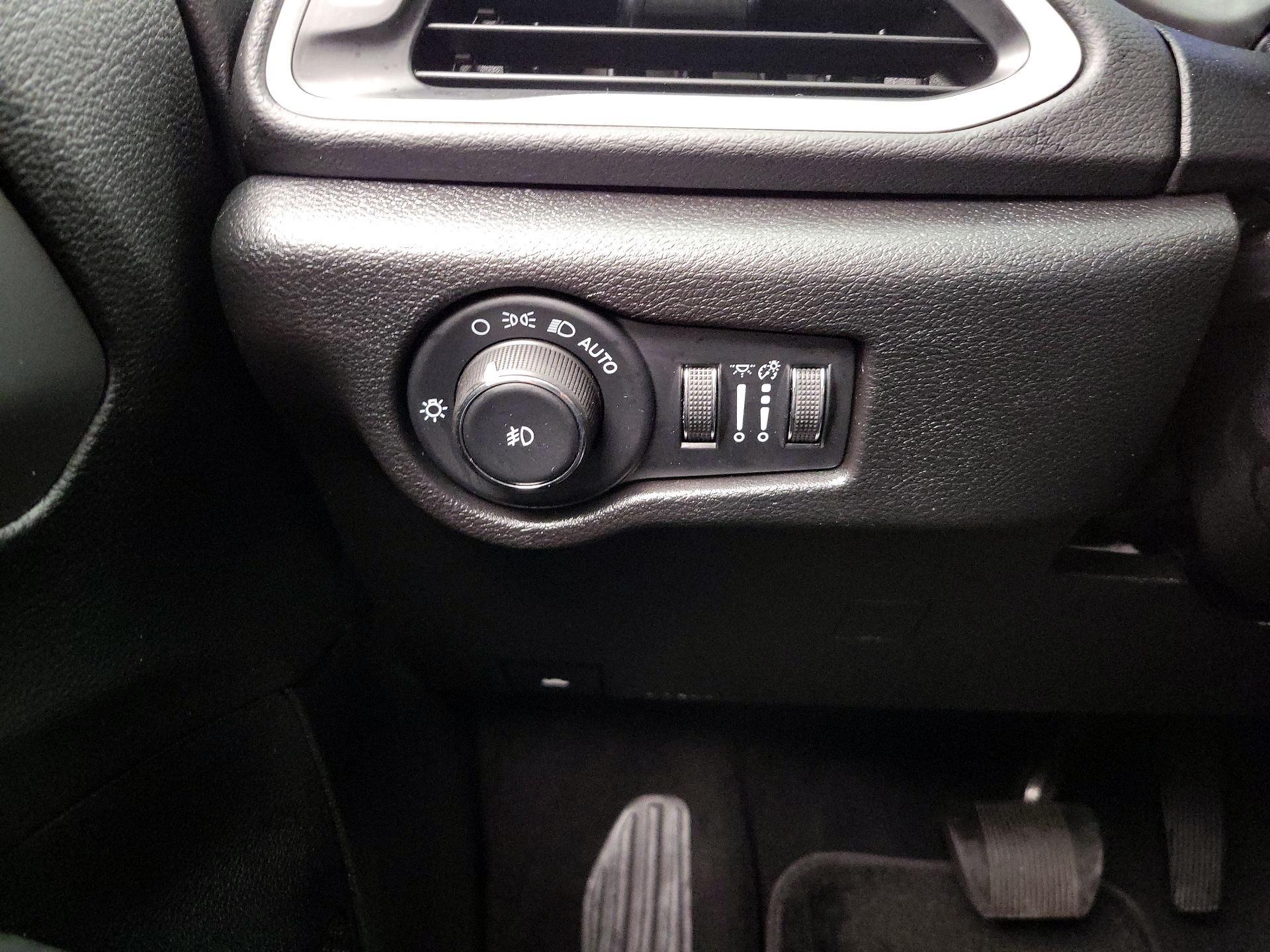 Thumbnail: 2025 Chrysler Pacifica - 13