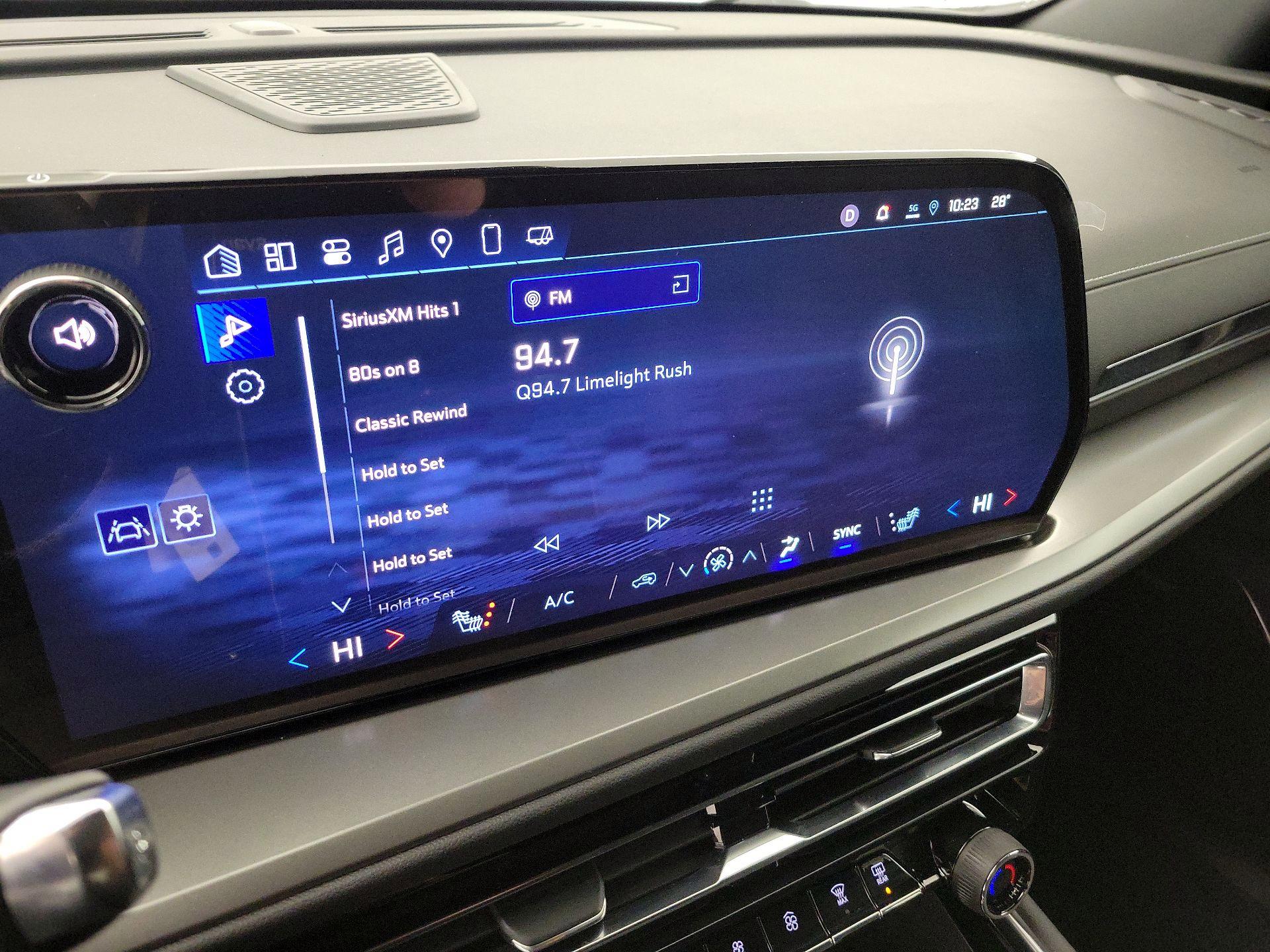 Thumbnail: 2025 Chevrolet Traverse - 16