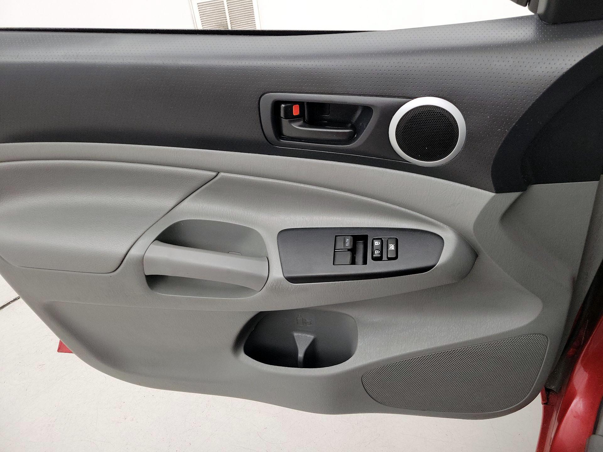 Thumbnail: 2014 Toyota Tacoma - 12