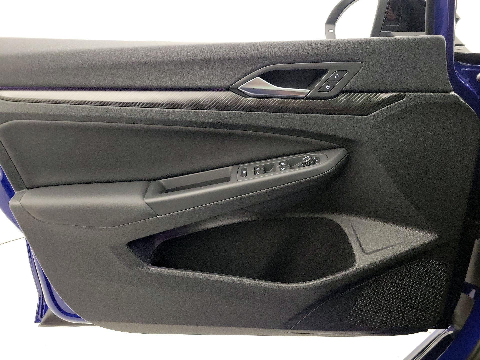 Thumbnail: 2025 Volkswagen Golf - 12