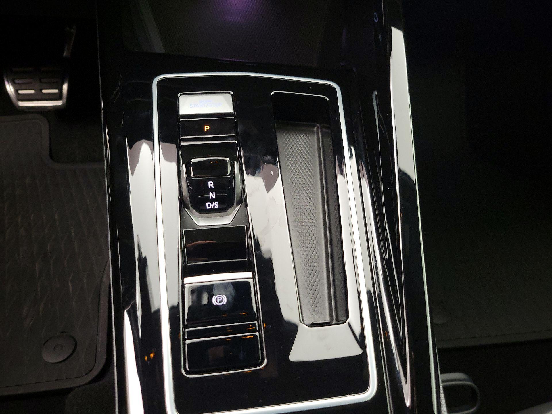 Thumbnail: 2025 Volkswagen Golf - 18