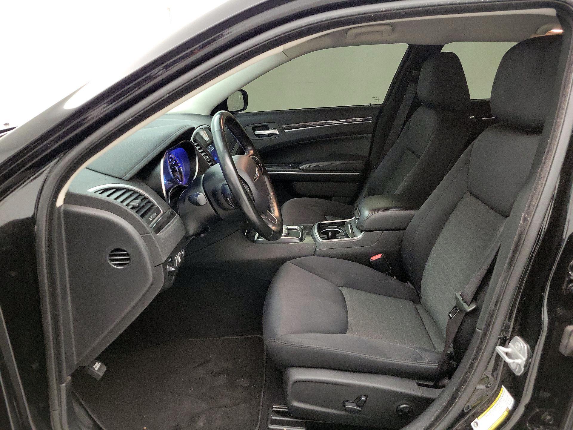 Thumbnail: 2019 Chrysler 300 - 11