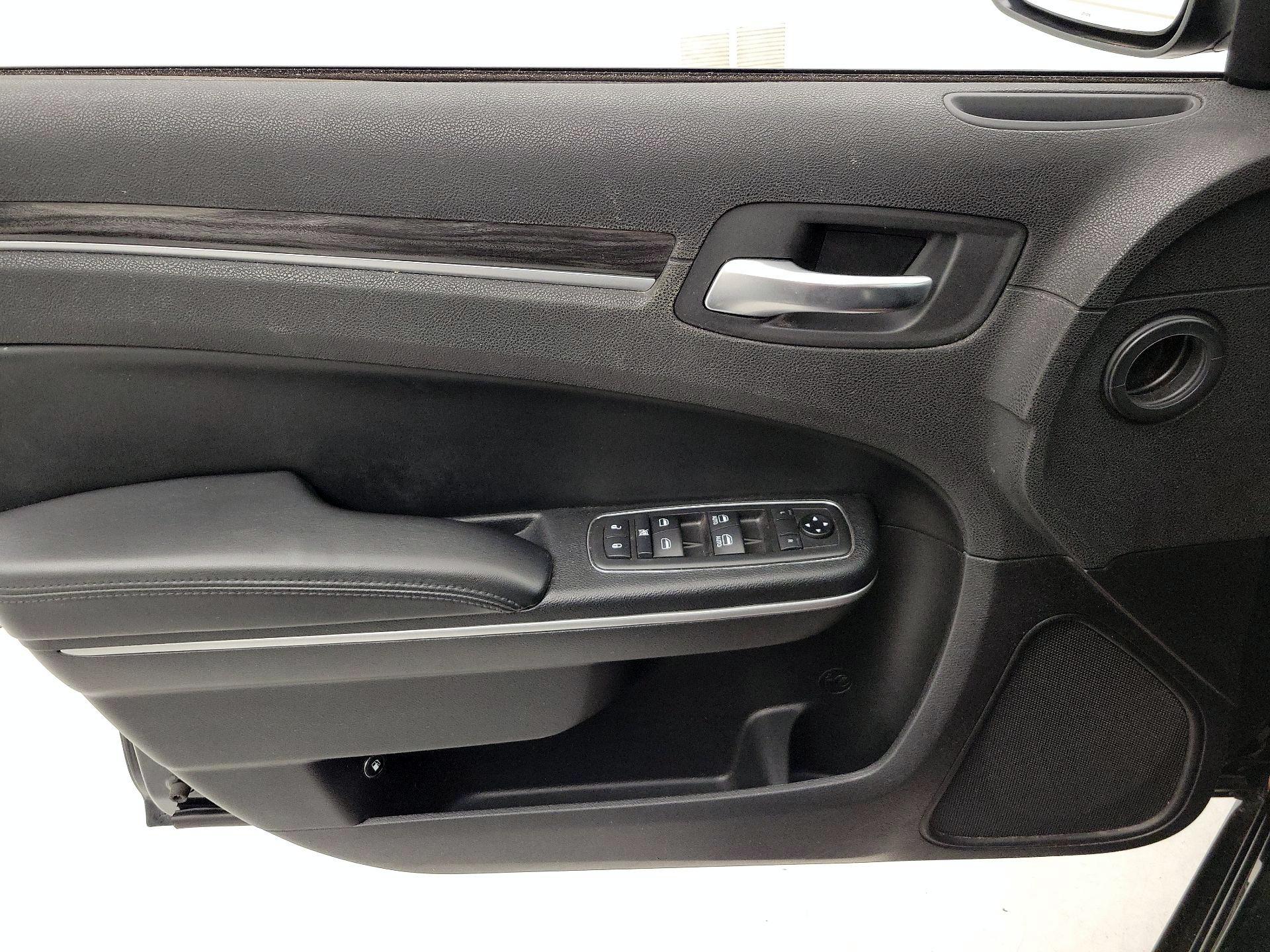 Thumbnail: 2019 Chrysler 300 - 12