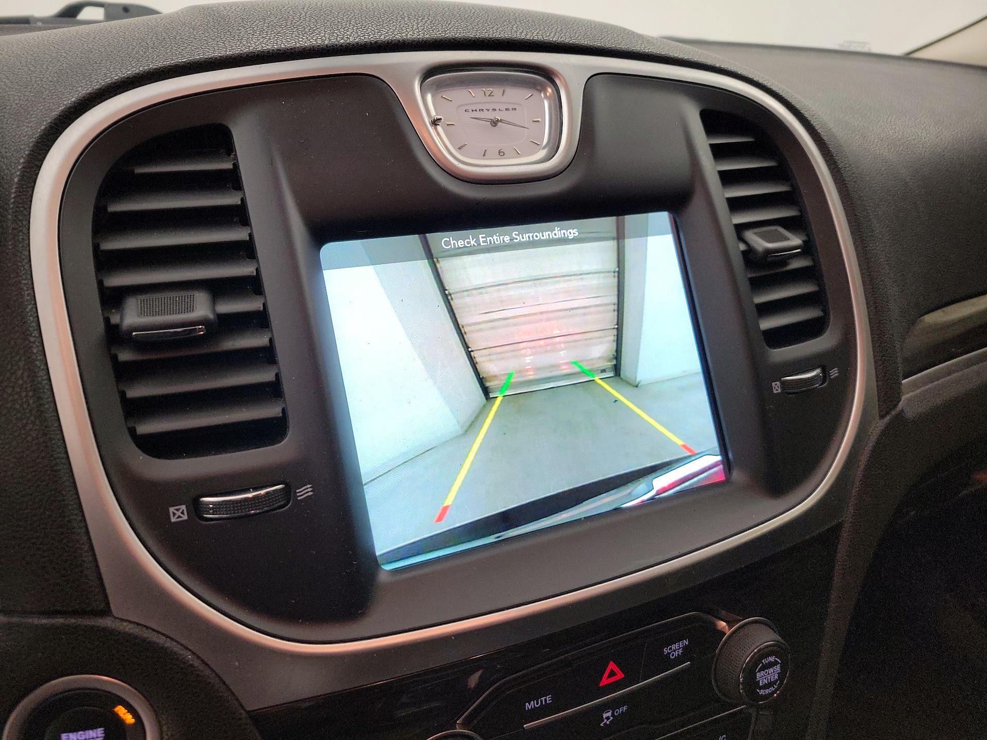 Thumbnail: 2019 Chrysler 300 - 14