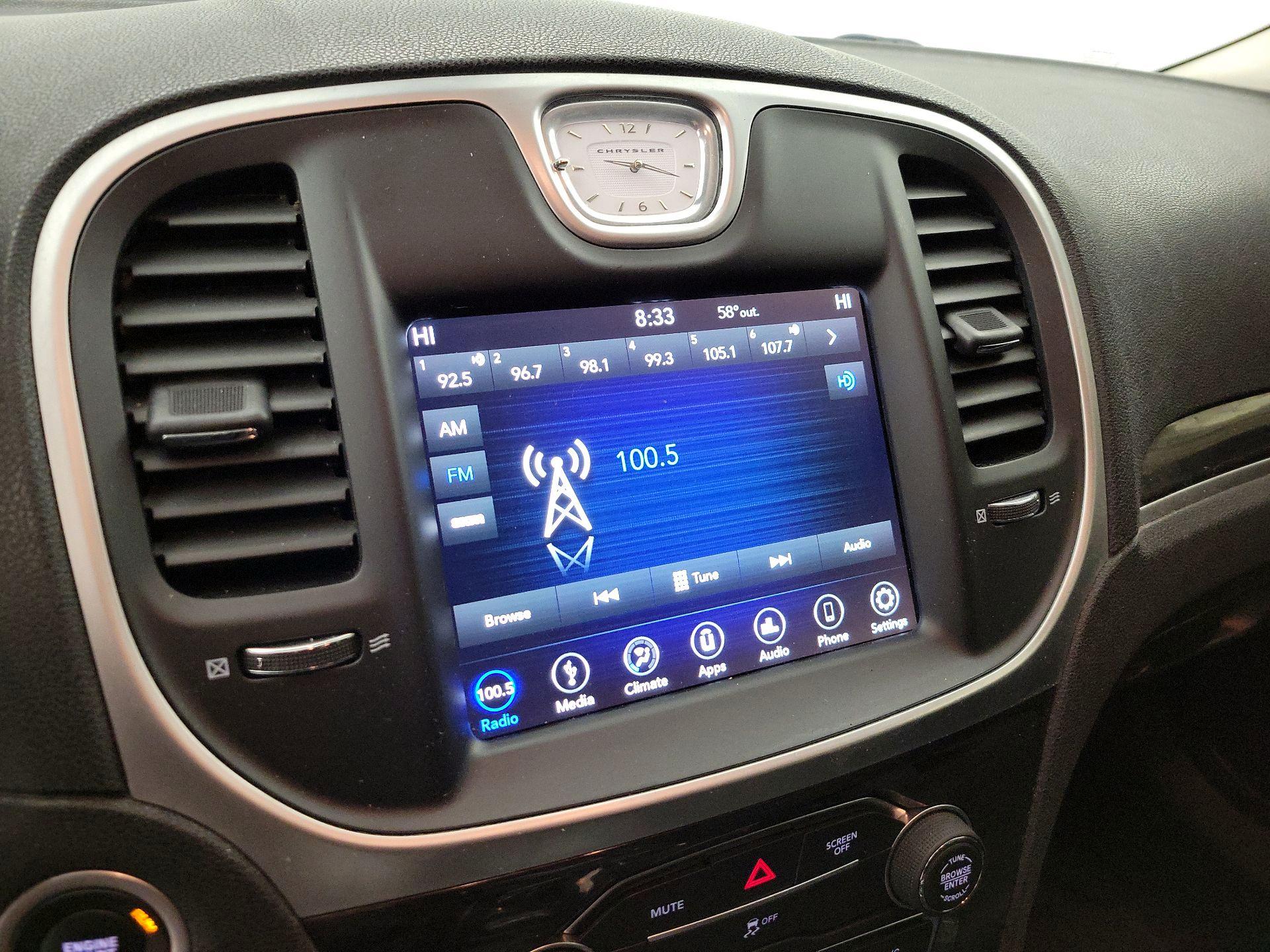 Thumbnail: 2019 Chrysler 300 - 15