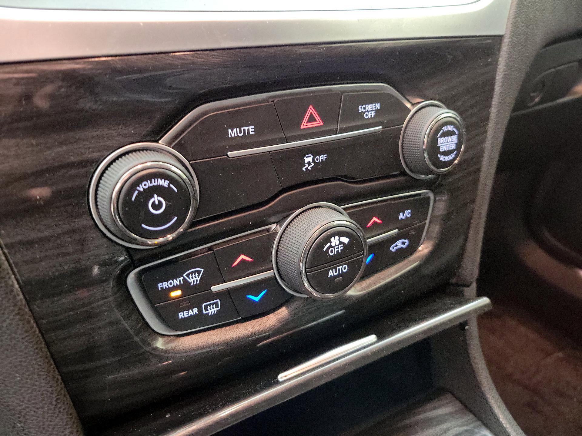 Thumbnail: 2019 Chrysler 300 - 16