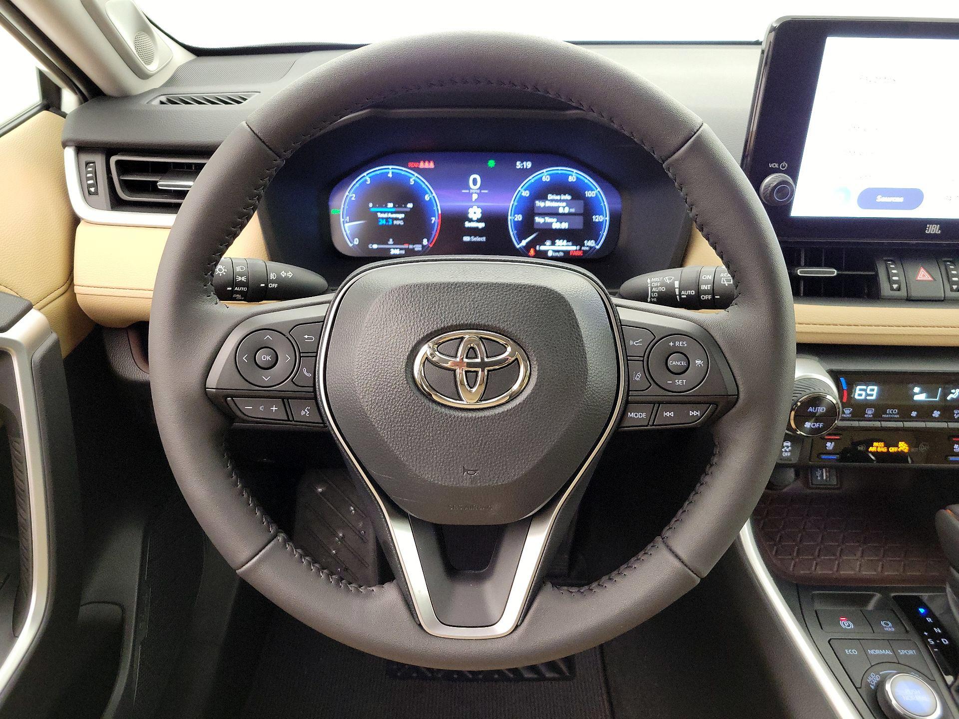 Thumbnail: 2025 Toyota RAV4 - 10