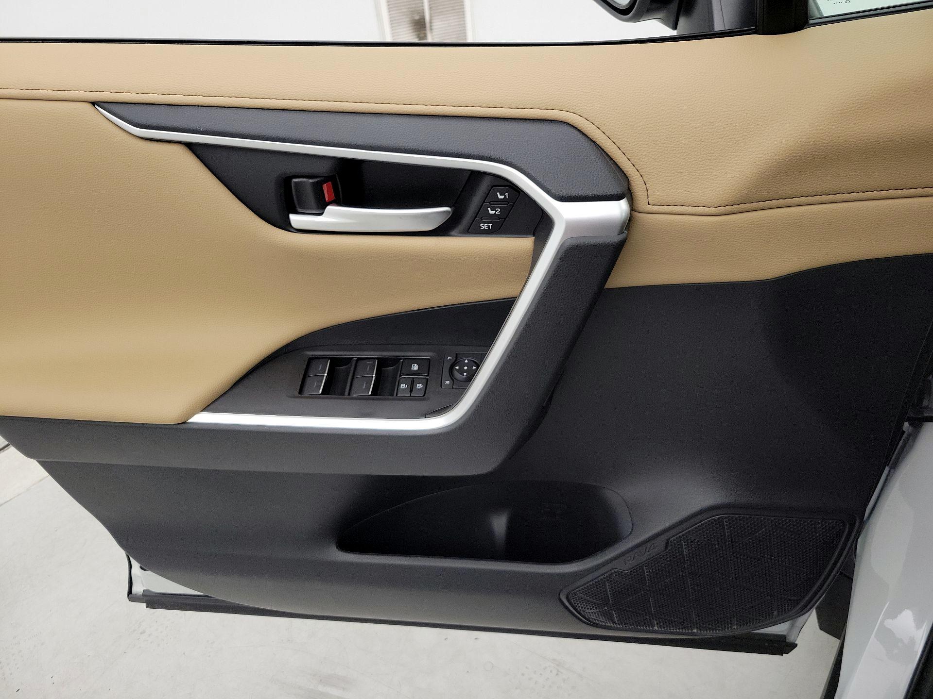 Thumbnail: 2025 Toyota RAV4 - 12