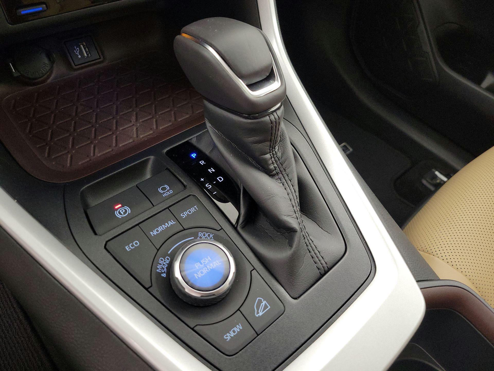 Thumbnail: 2025 Toyota RAV4 - 17