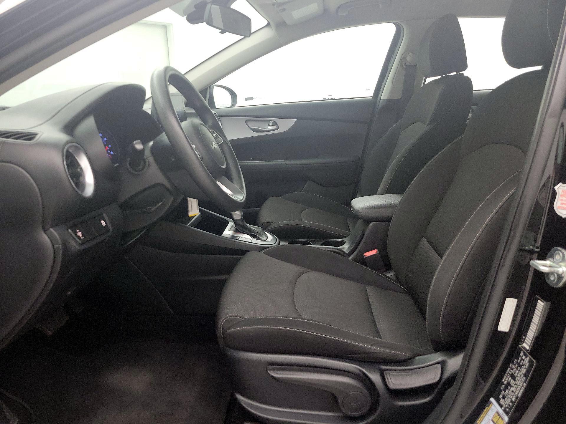 Thumbnail: 2023 Kia Forte - 11