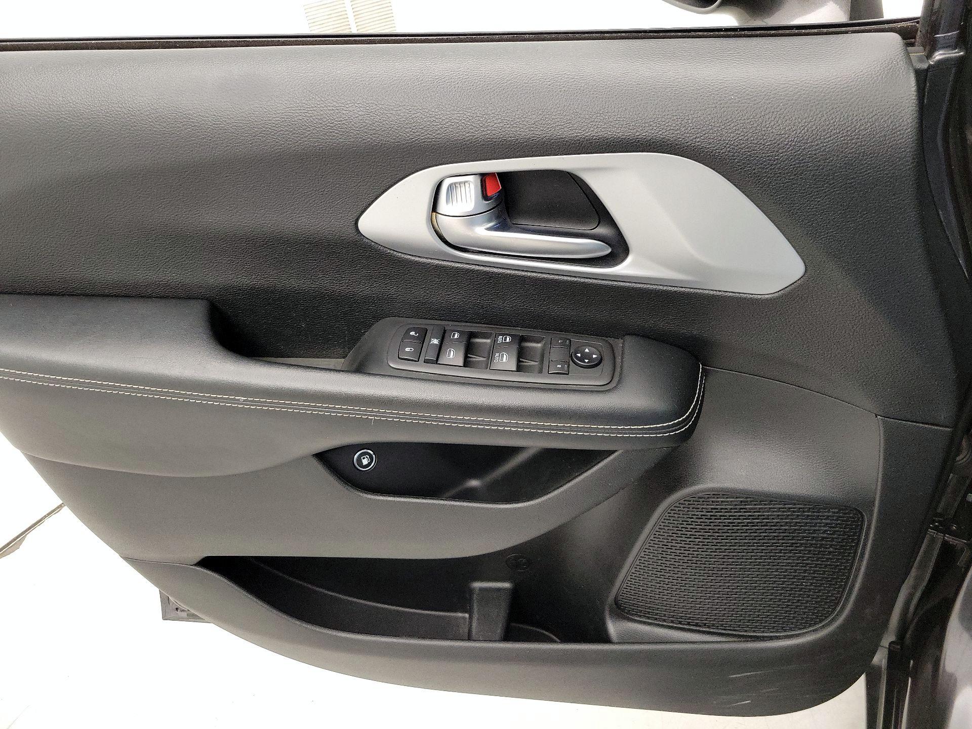 Thumbnail: 2020 Chrysler Pacifica - 12