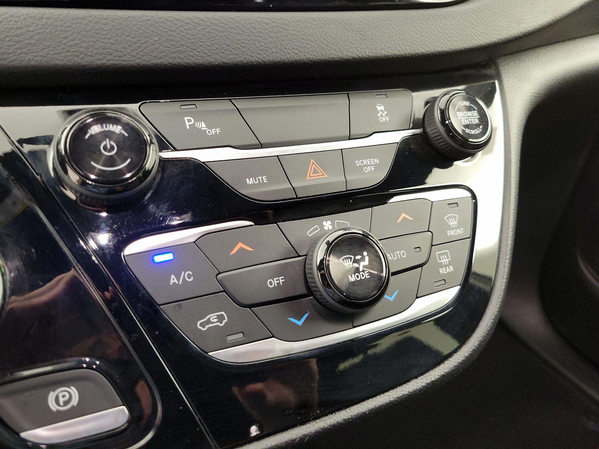 Thumbnail: 2020 Chrysler Pacifica - 17