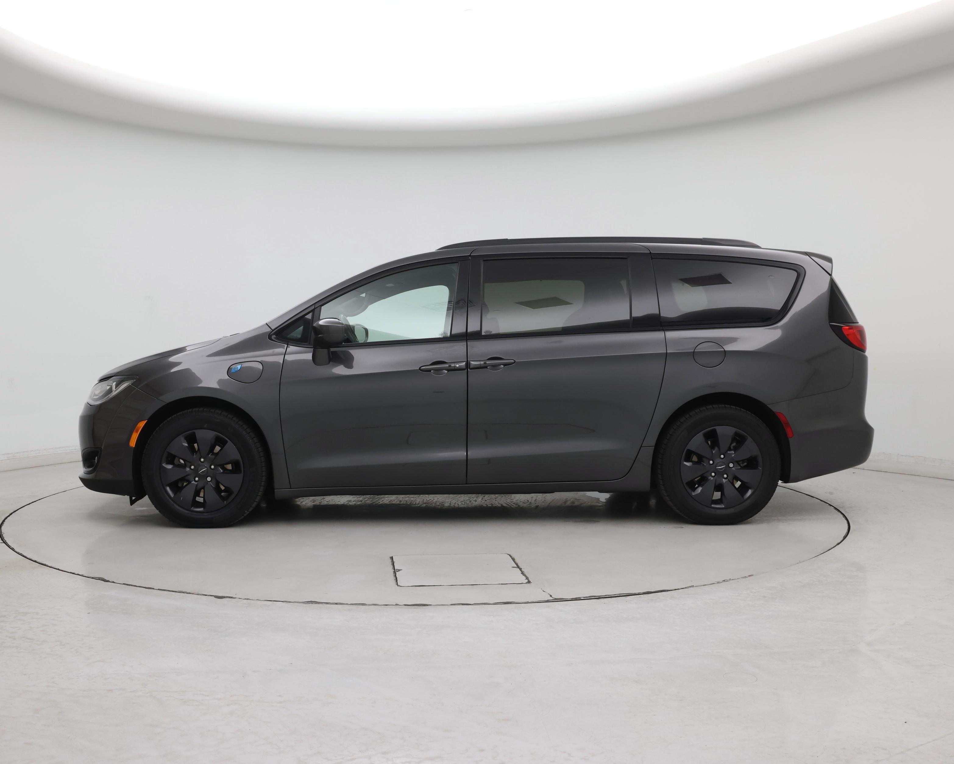 Thumbnail: 2020 Chrysler Pacifica - 3