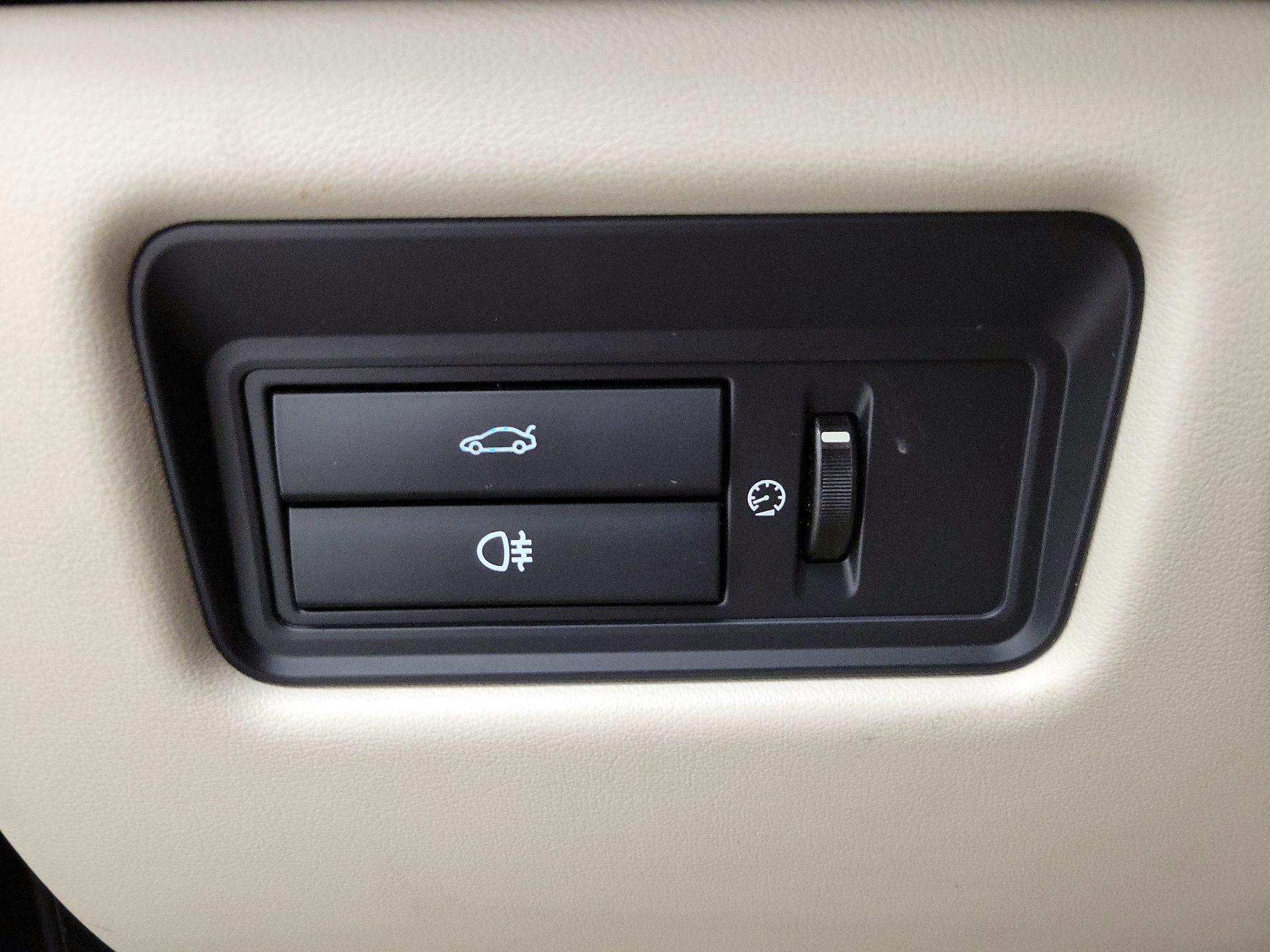 Thumbnail: 2016 Jaguar XJ - 13