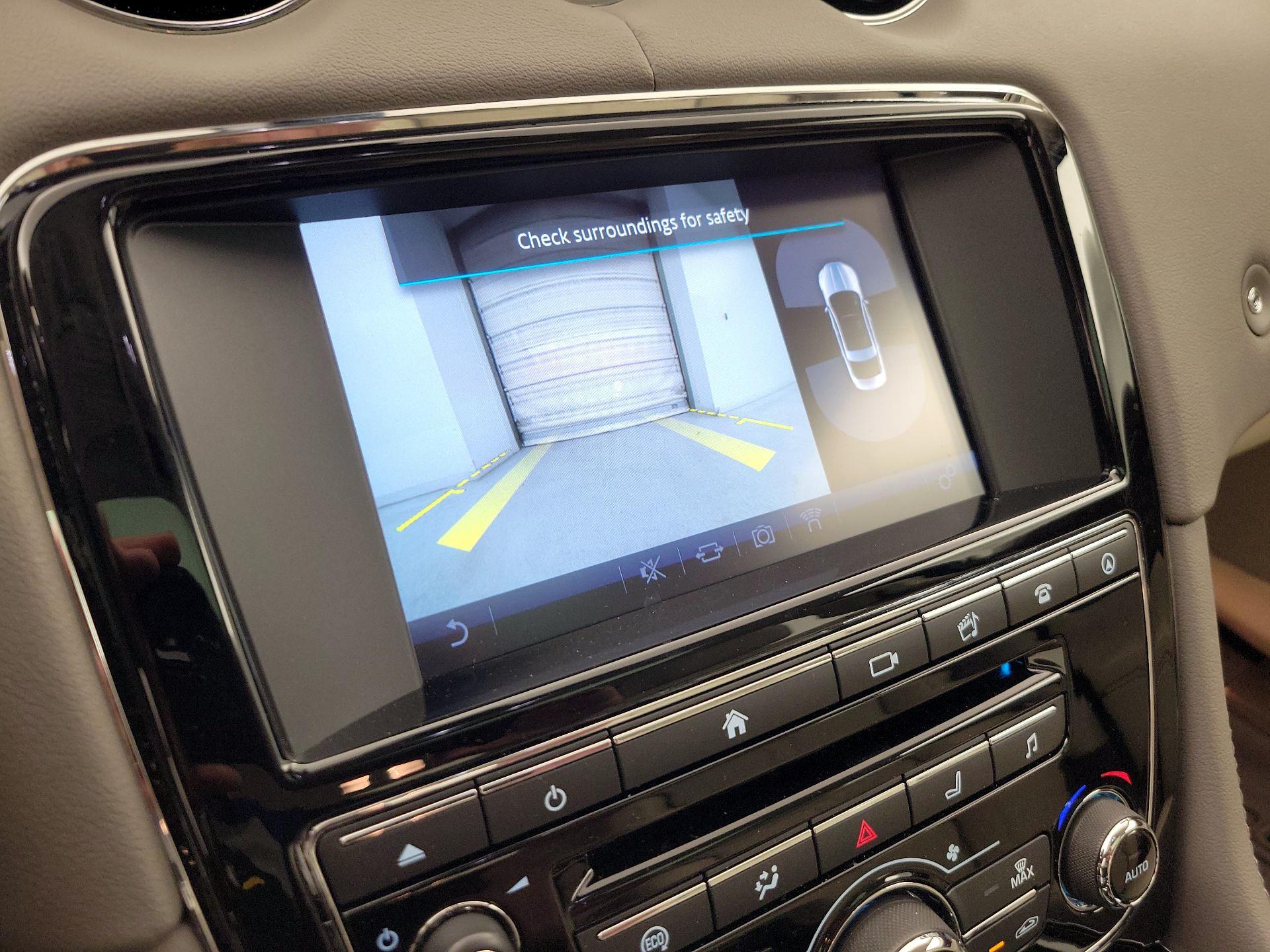 Thumbnail: 2016 Jaguar XJ - 15