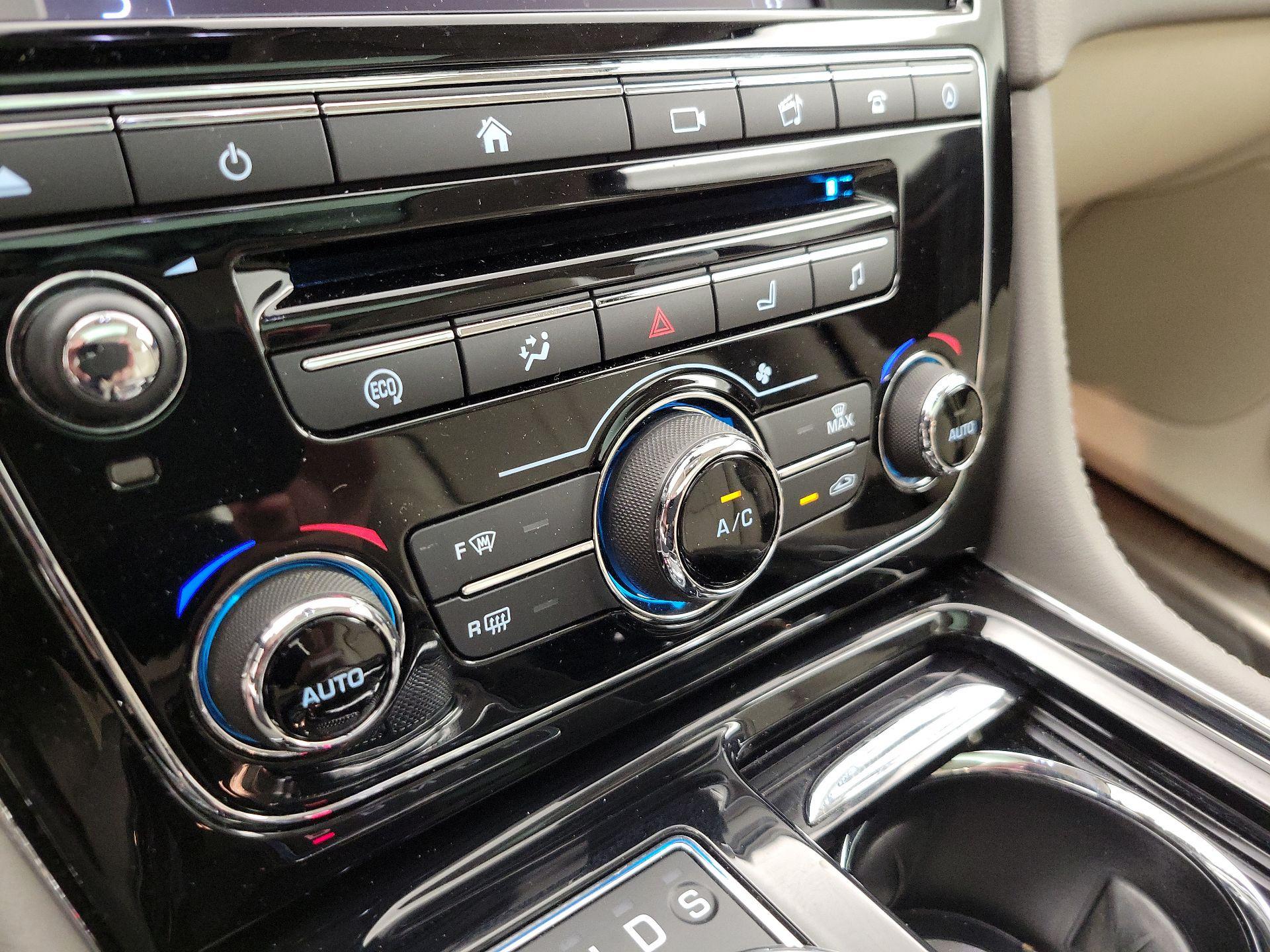 Thumbnail: 2016 Jaguar XJ - 17